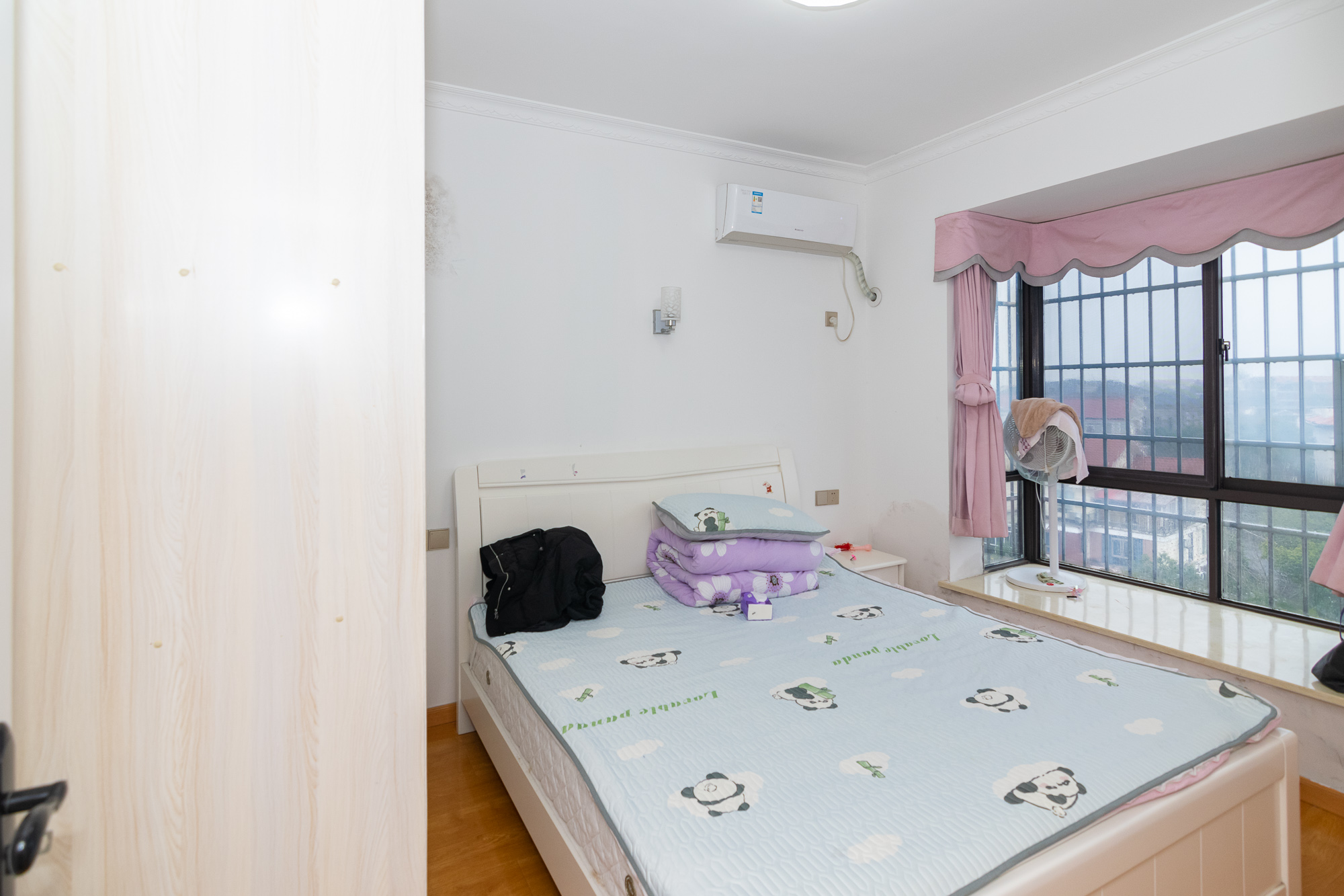 普瑞斯堡  3室2厅2卫    80.0万 普瑞斯堡  3室2厅2卫    80.0万卧室