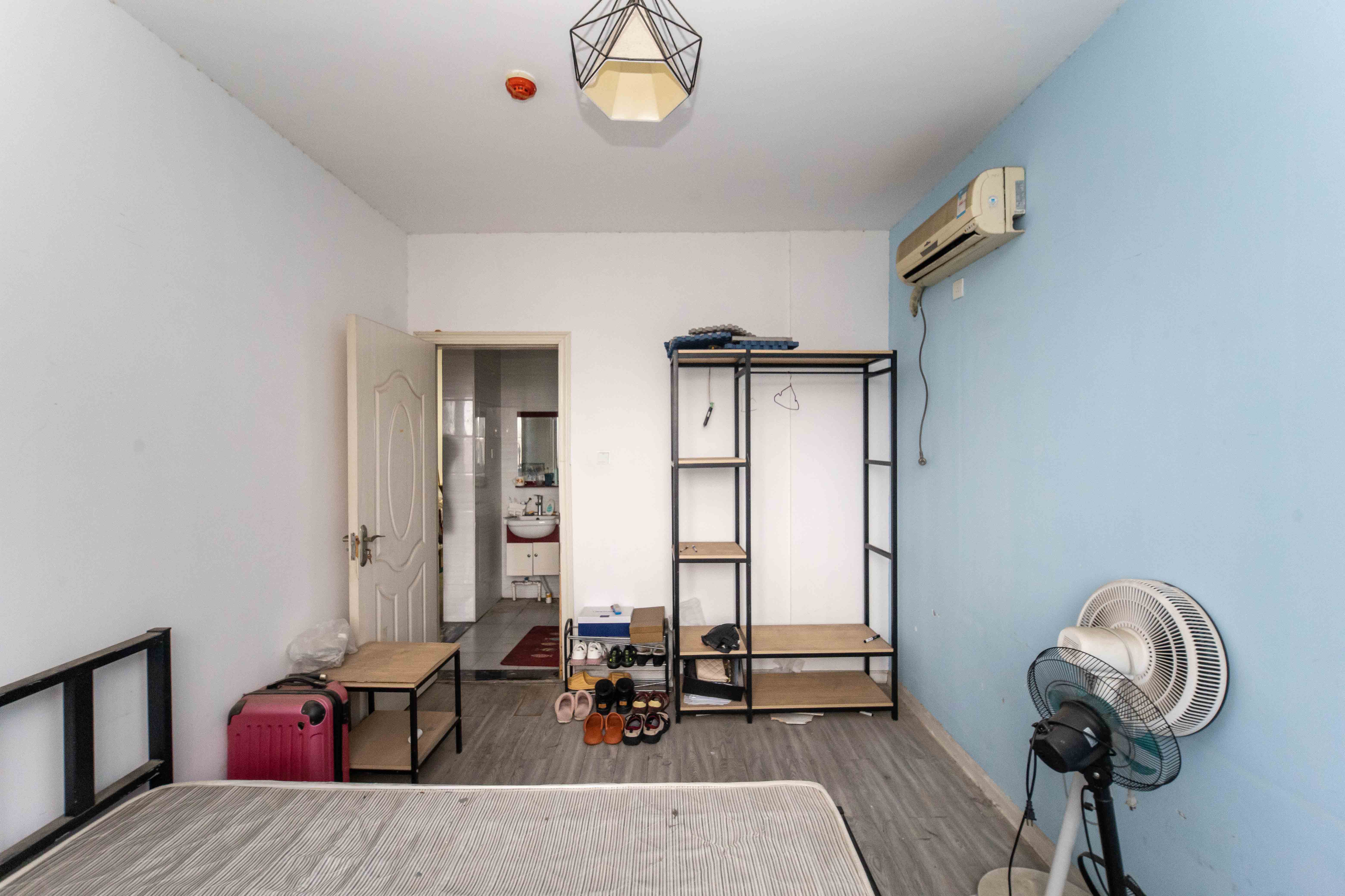 金地格林公馆  3室2厅1卫   83.50万卧室