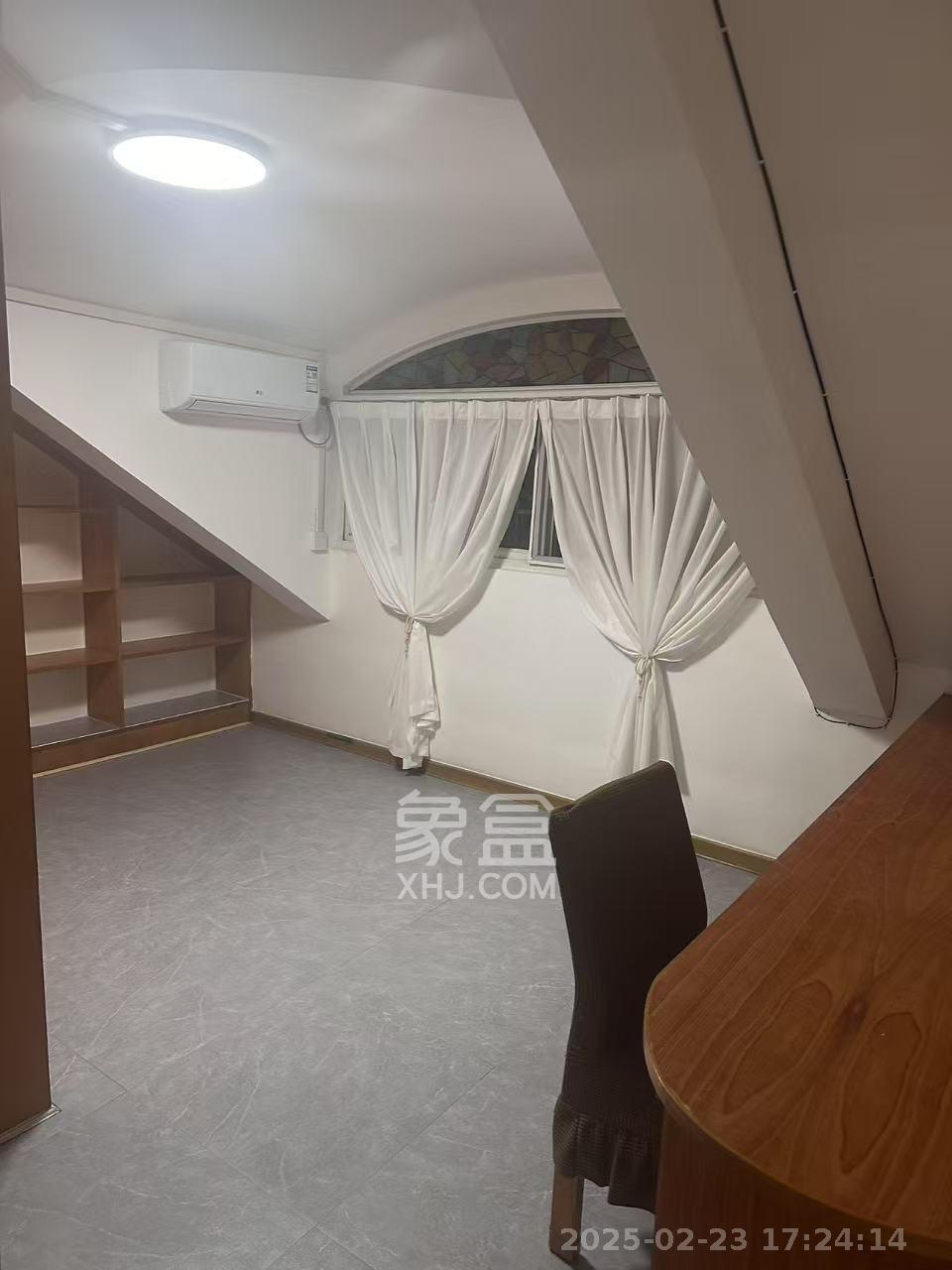 华丽家族  2室2厅1卫   1800.00元/月室内图
