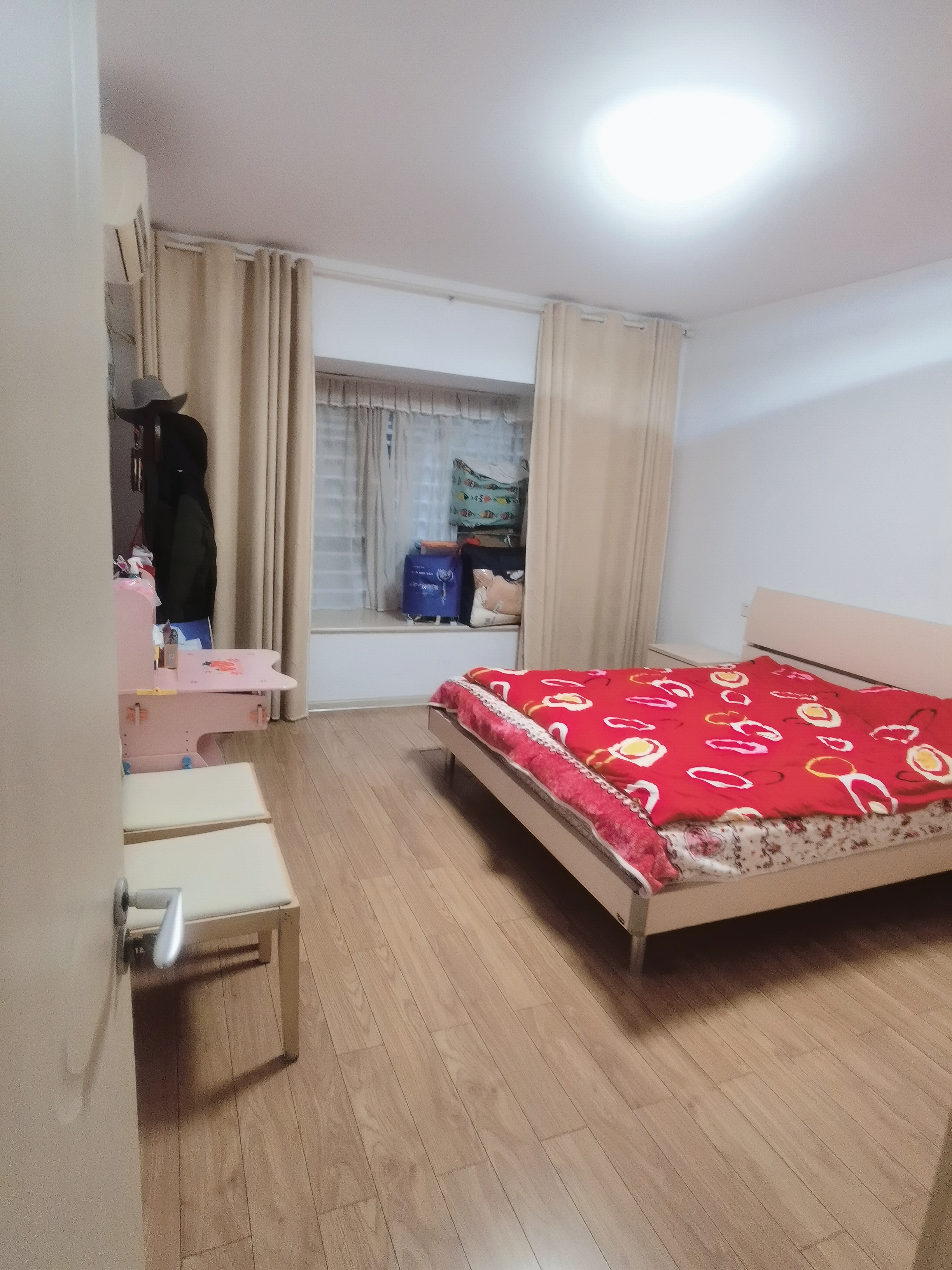 上城世家 3室2厅2卫 1600.0元/月 上城世家 3室2厅2卫 1600.0元/月室内图