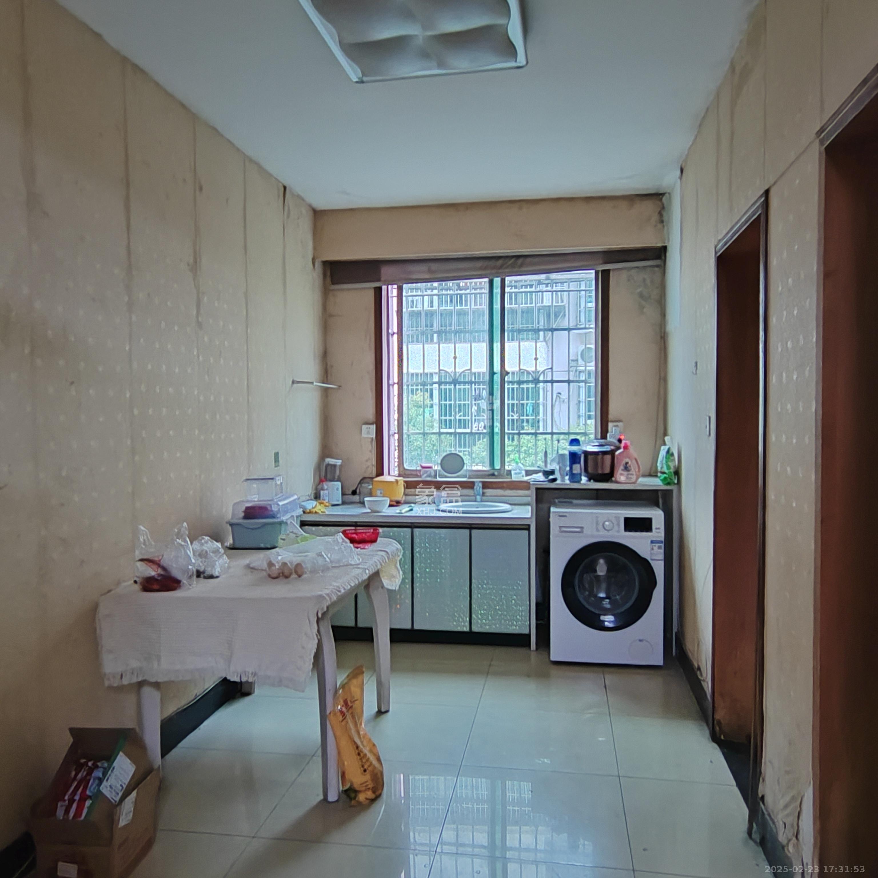 中南汽车世界 2室2厅1卫 1250.0元/月 中南汽车世界 2室2厅1卫 1250.0元/月室内图