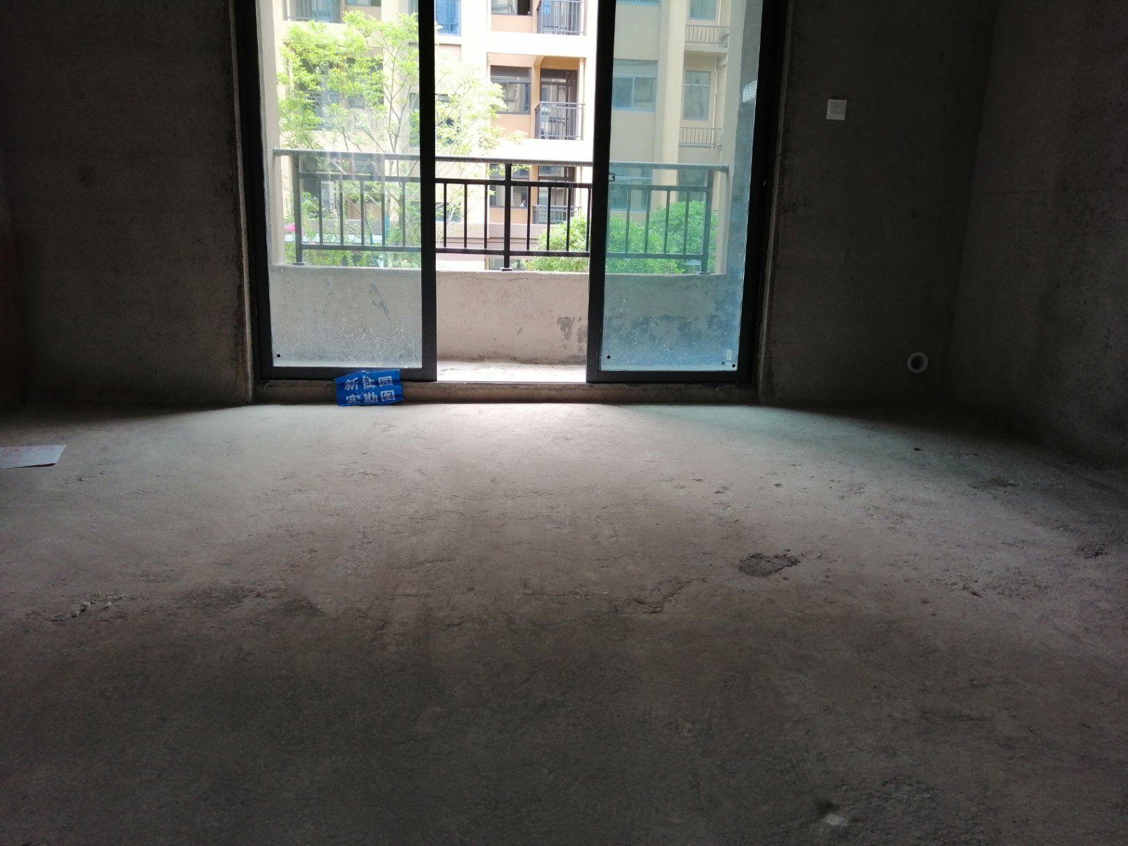 天门壹号  4室2厅2卫    118.0万 天门壹号  4室2厅2卫    118.0万客厅