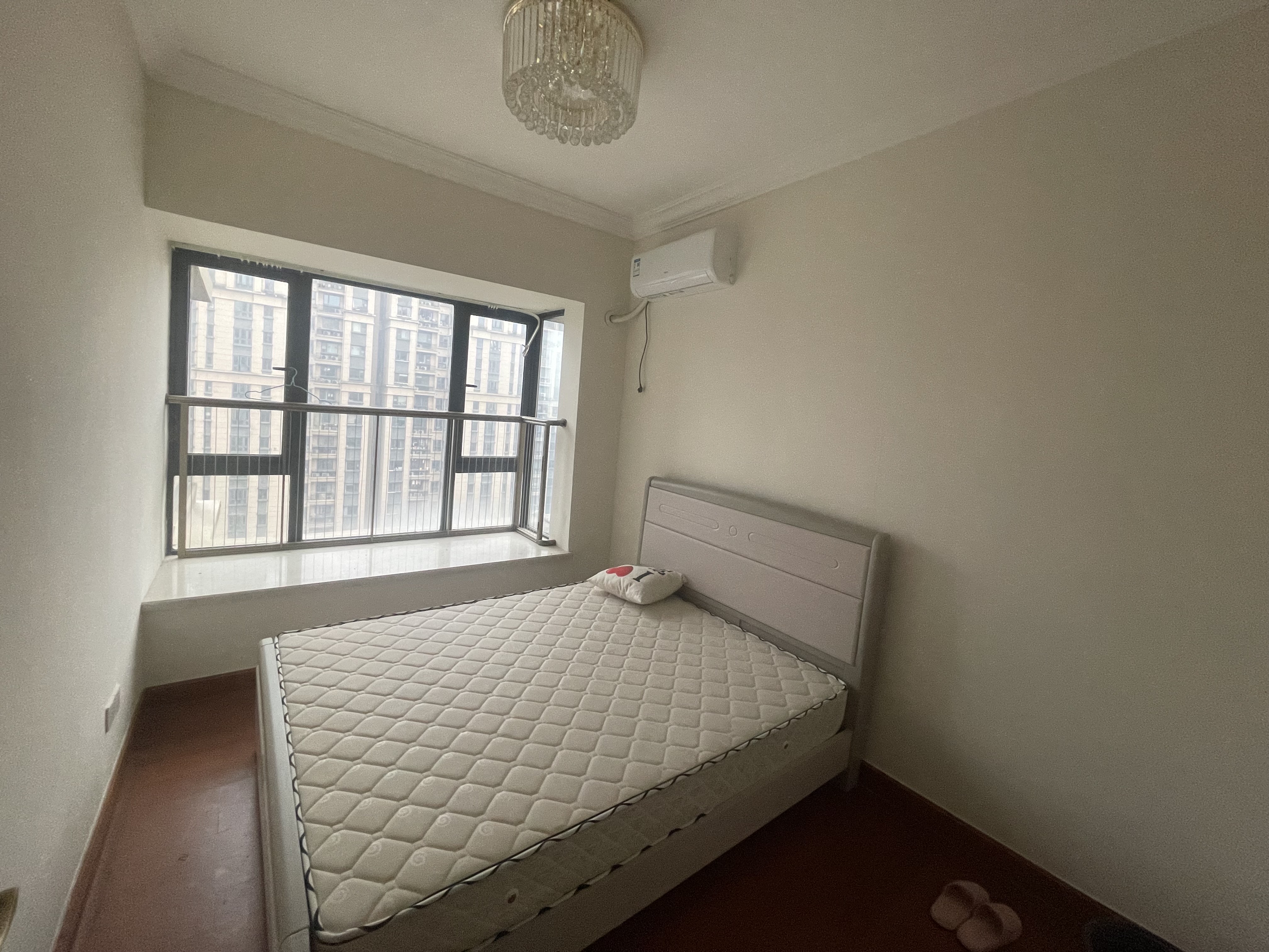 恒大华府 3室2厅1卫 1800.0元/月 恒大华府 3室2厅1卫 1800.0元/月室内图