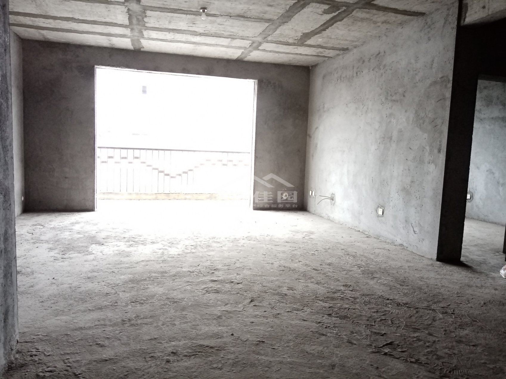 万和天琴 4室2厅2卫 72.0万 万和天琴 4室2厅2卫 72.0万客厅