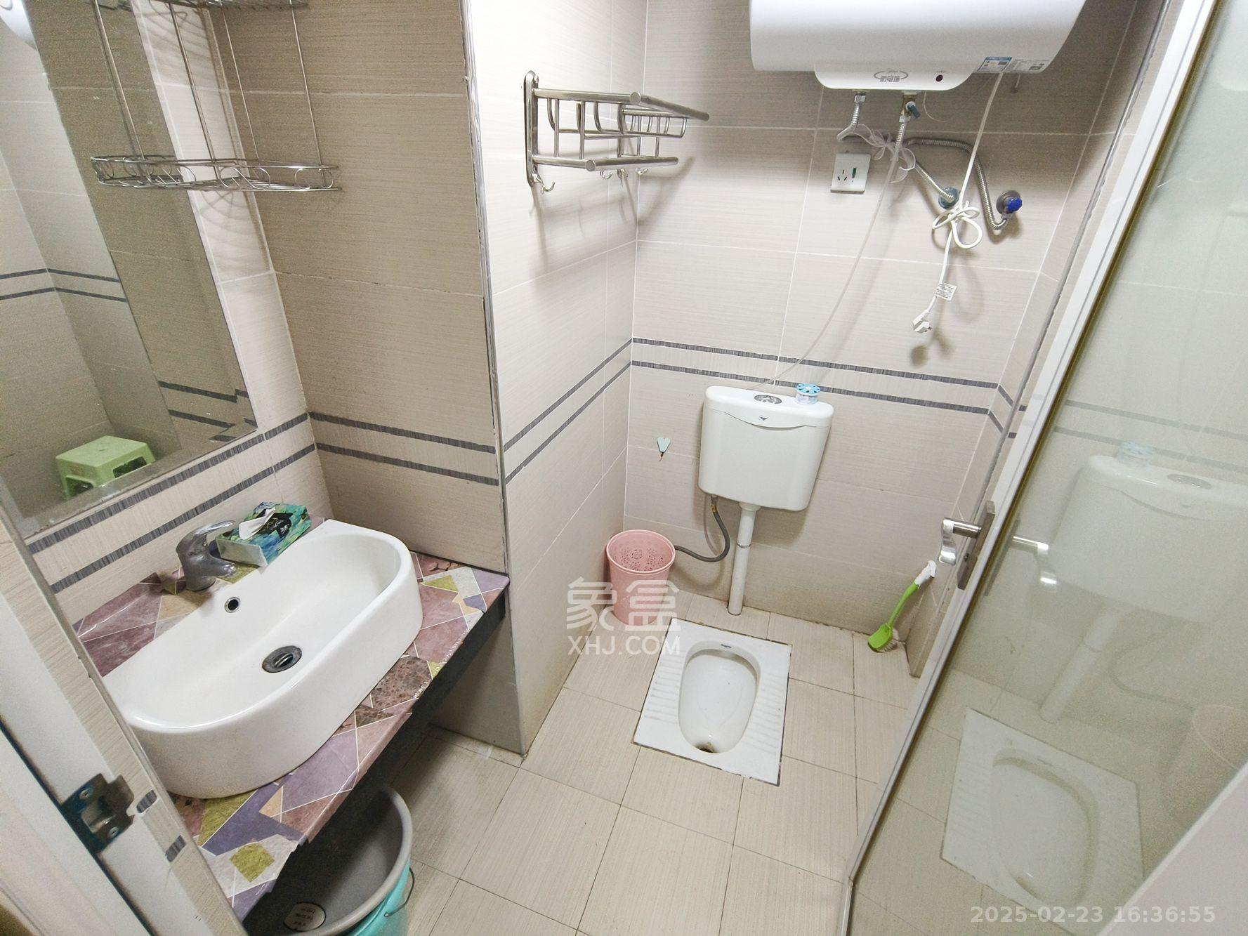 月亮湾草莓街区一、二期  1室1厅1卫   1200.00元/月室内图