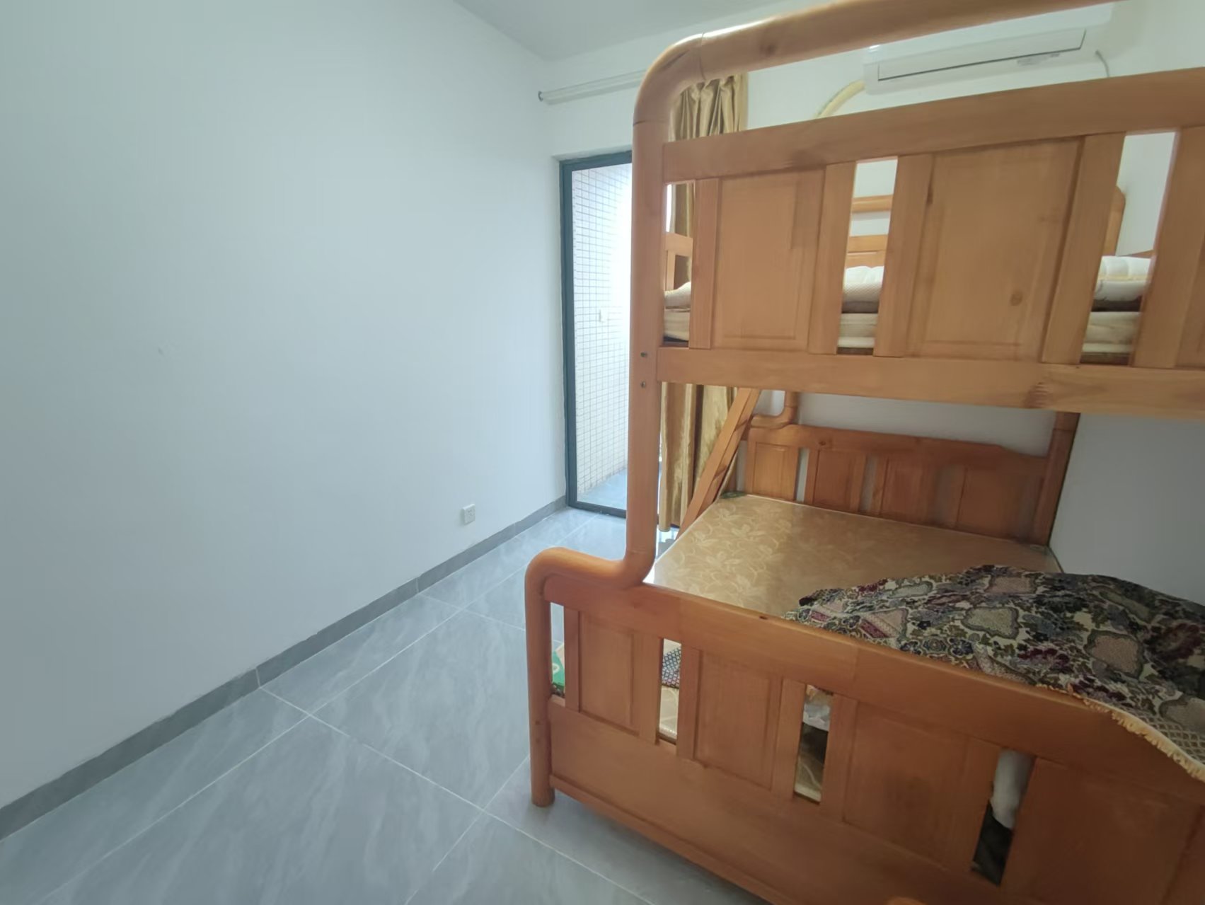 秀山观海苑  2室2厅1卫    130.0万 秀山观海苑  2室2厅1卫    130.0万室内图