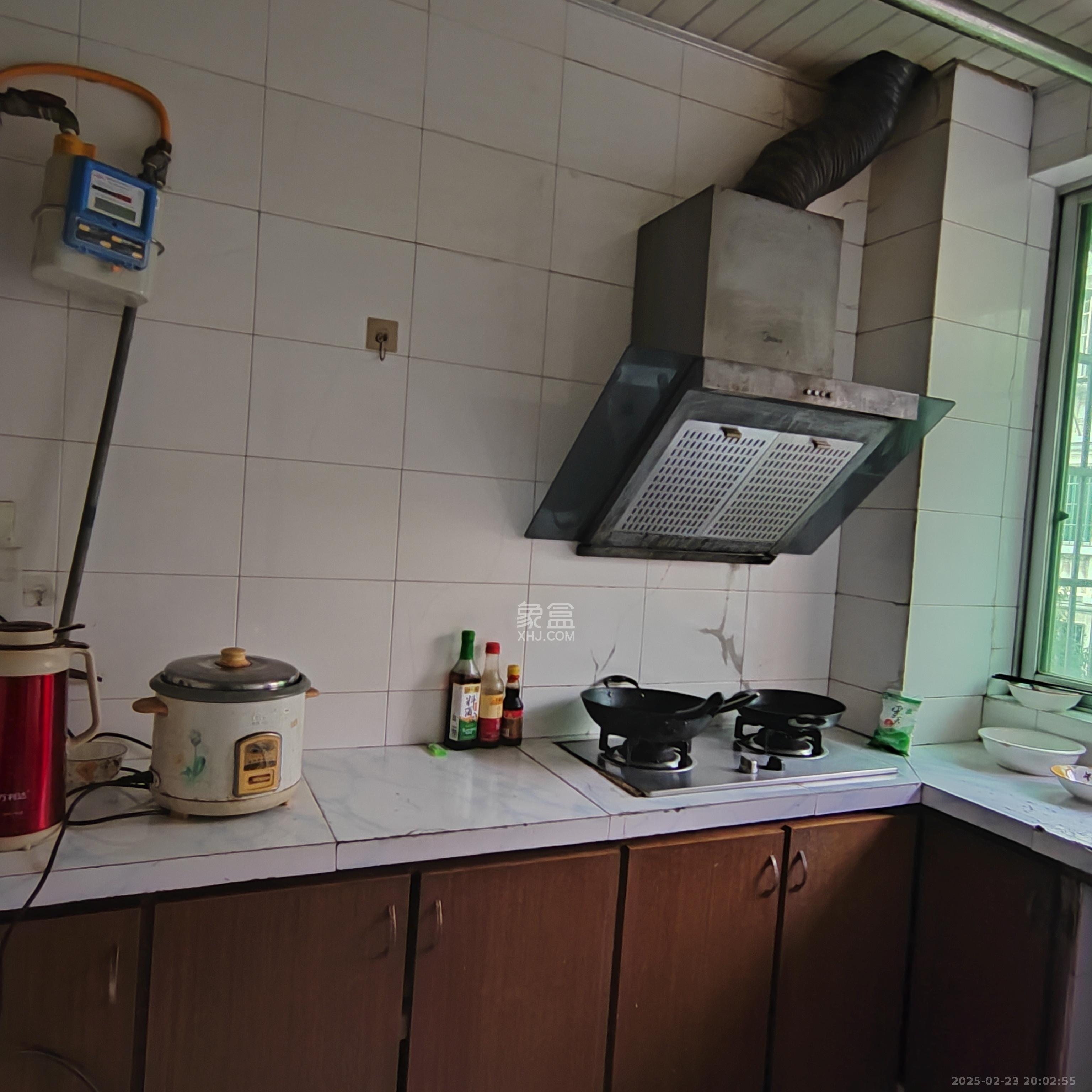 中南汽车世界  1室1厅1卫    1100.0元/月 中南汽车世界  1室1厅1卫    1100.0元/月室内图