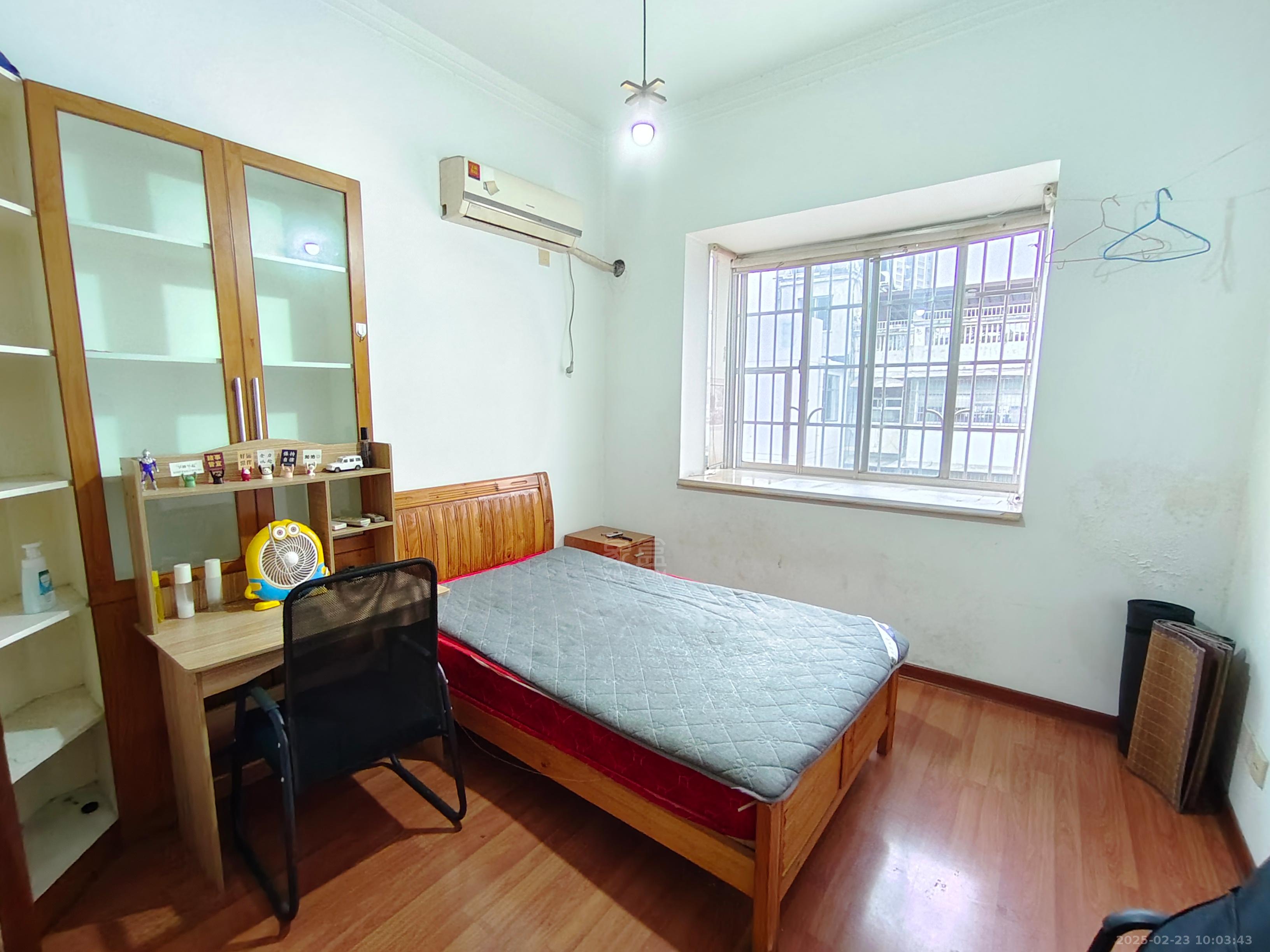 嵩源小区 5室2厅2卫 1800.0元/月 嵩源小区 5室2厅2卫 1800.0元/月室内图