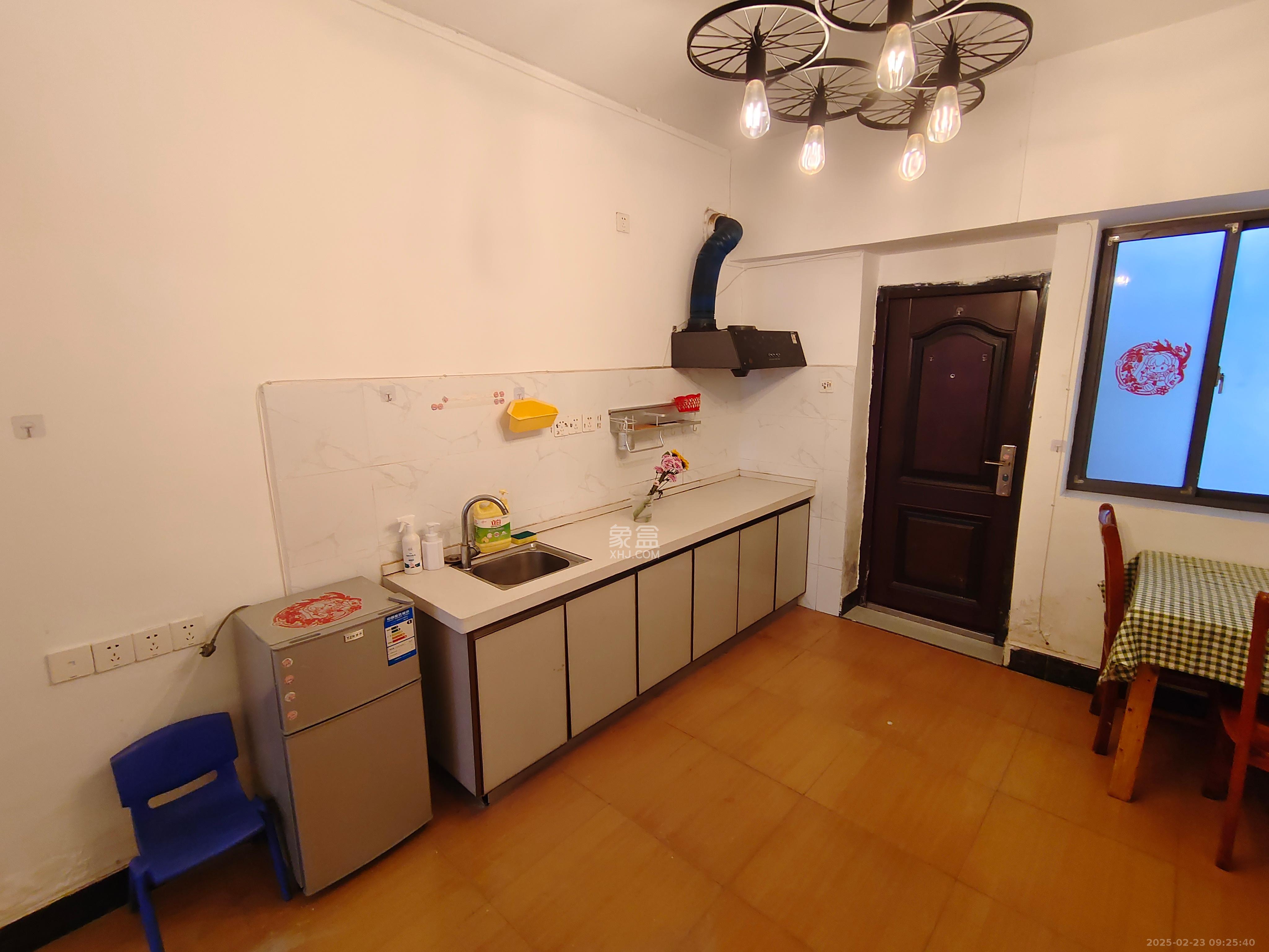 白沙啤酒公寓  1室1厅1卫    1100.0元/月 白沙啤酒公寓  1室1厅1卫    1100.0元/月室内图1