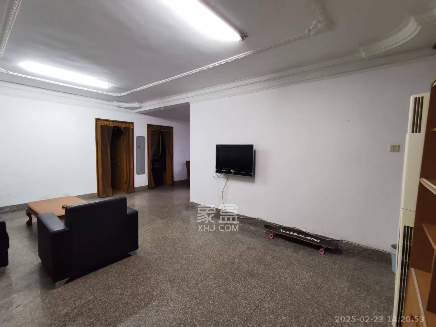 长沙市自来水公司住宅小区(白沙路119号) 3室1厅1卫 2400.0元/月 长沙市自来水公司住宅小区(白沙路119号) 3室1厅1卫 2400.0元/月室内图