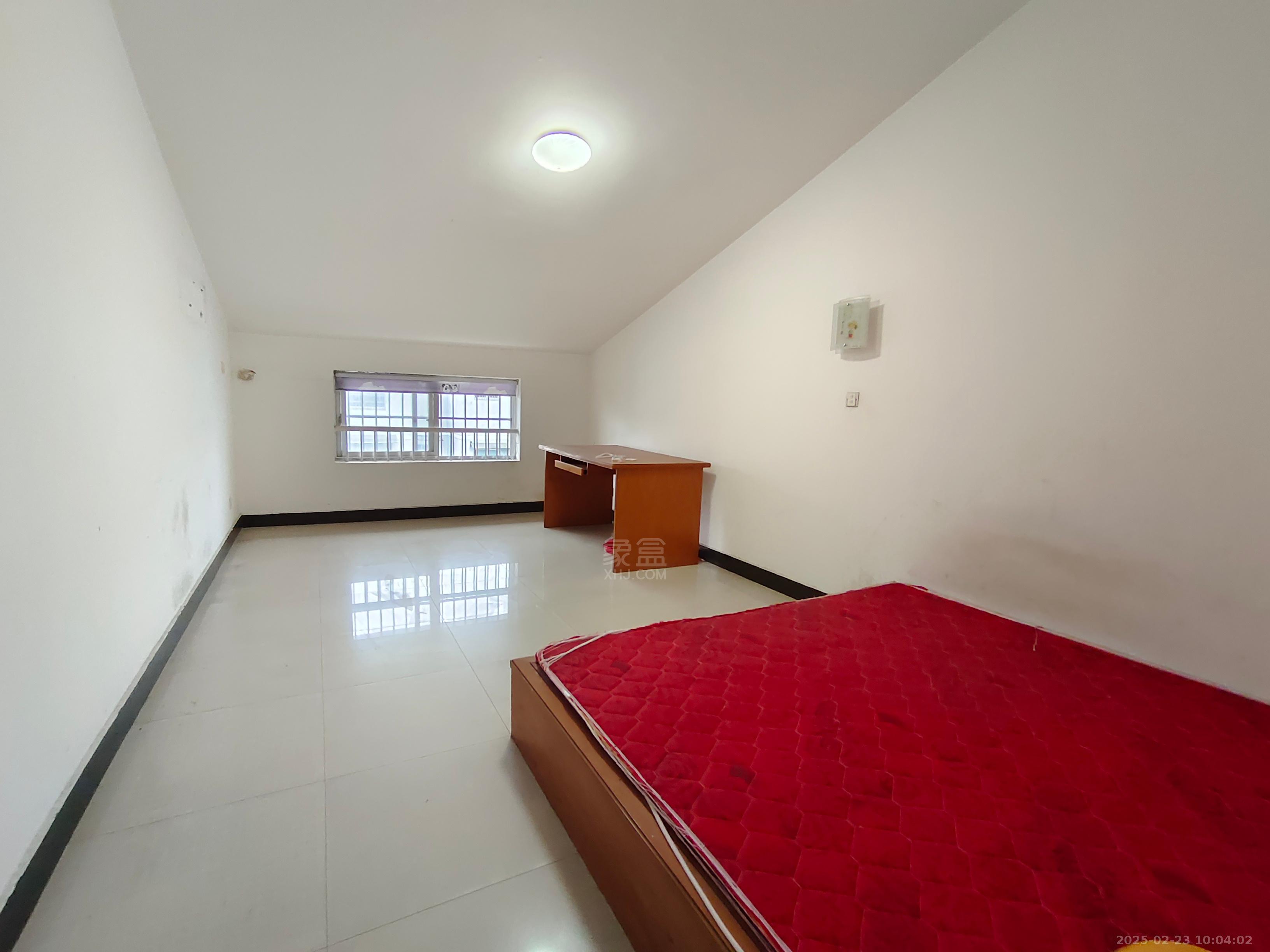 嵩源小区 5室2厅2卫 1800.0元/月 嵩源小区 5室2厅2卫 1800.0元/月室内图