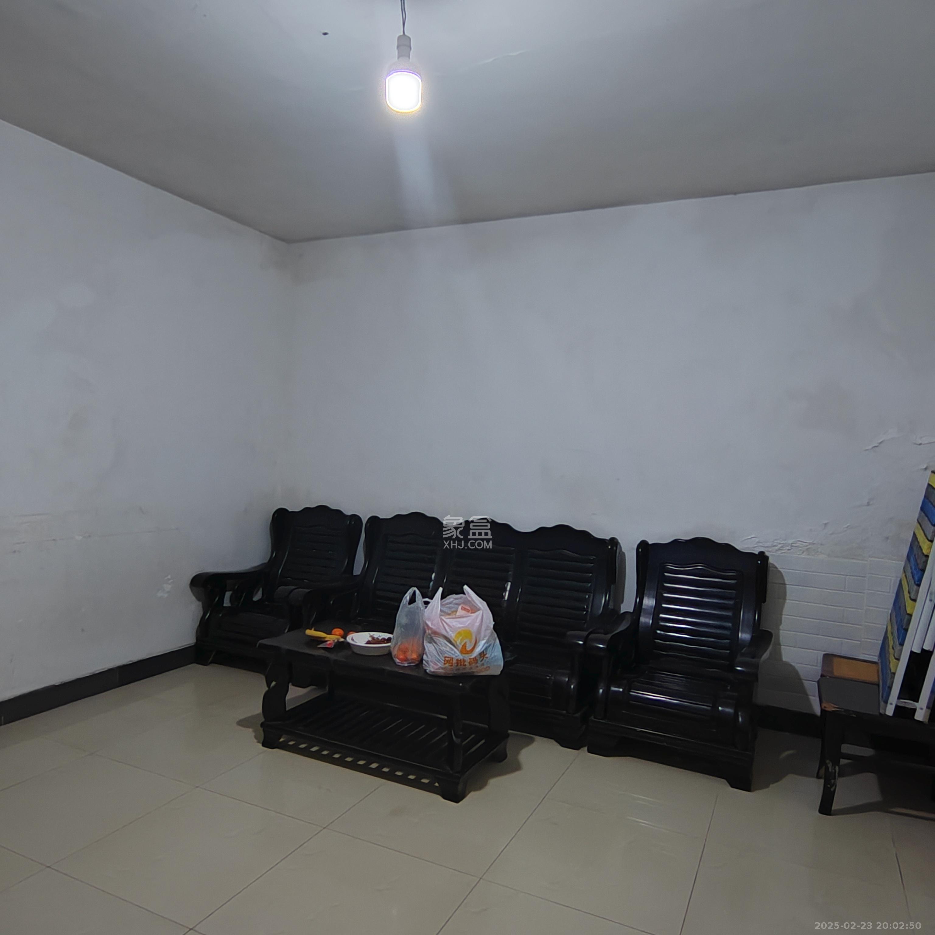 中南汽车世界  1室1厅1卫    1100.0元/月 中南汽车世界  1室1厅1卫    1100.0元/月室内图