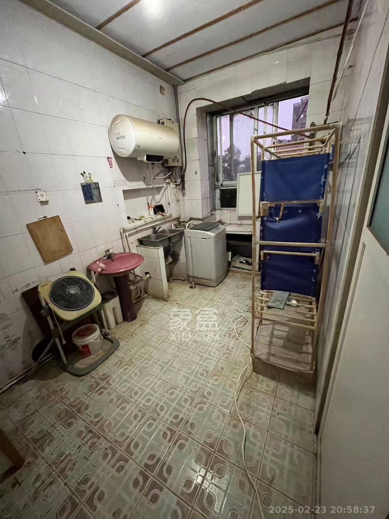 燕山街社区 2室1厅1卫 2100.0元/月 燕山街社区 2室1厅1卫 2100.0元/月室内图