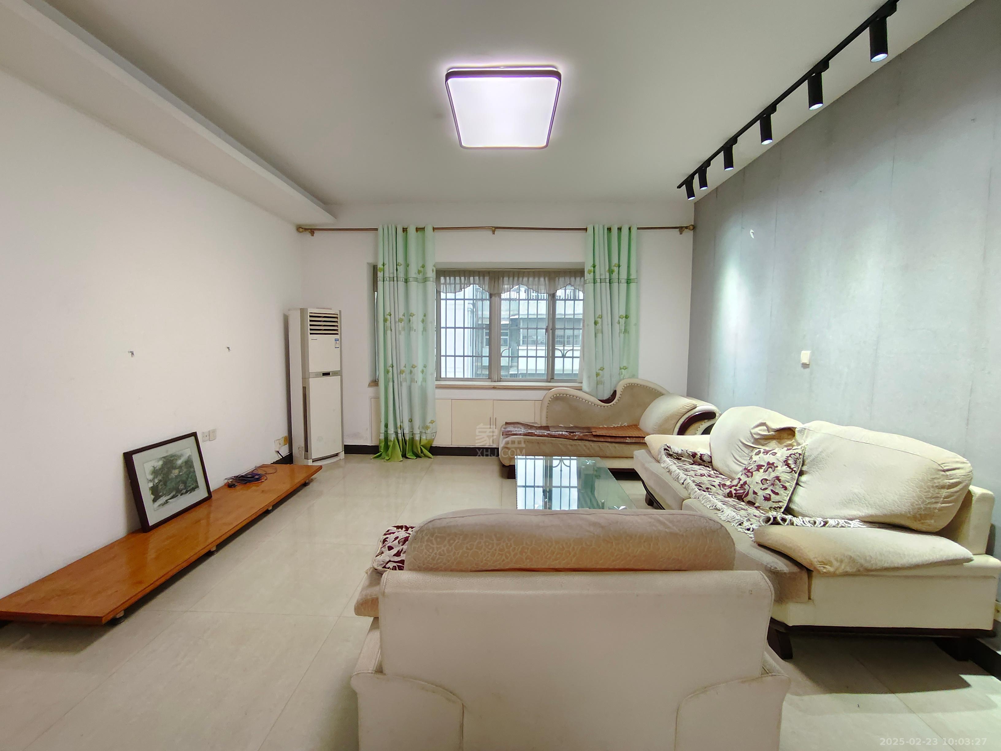 嵩源小区 5室2厅2卫 1800.0元/月 嵩源小区 5室2厅2卫 1800.0元/月室内图