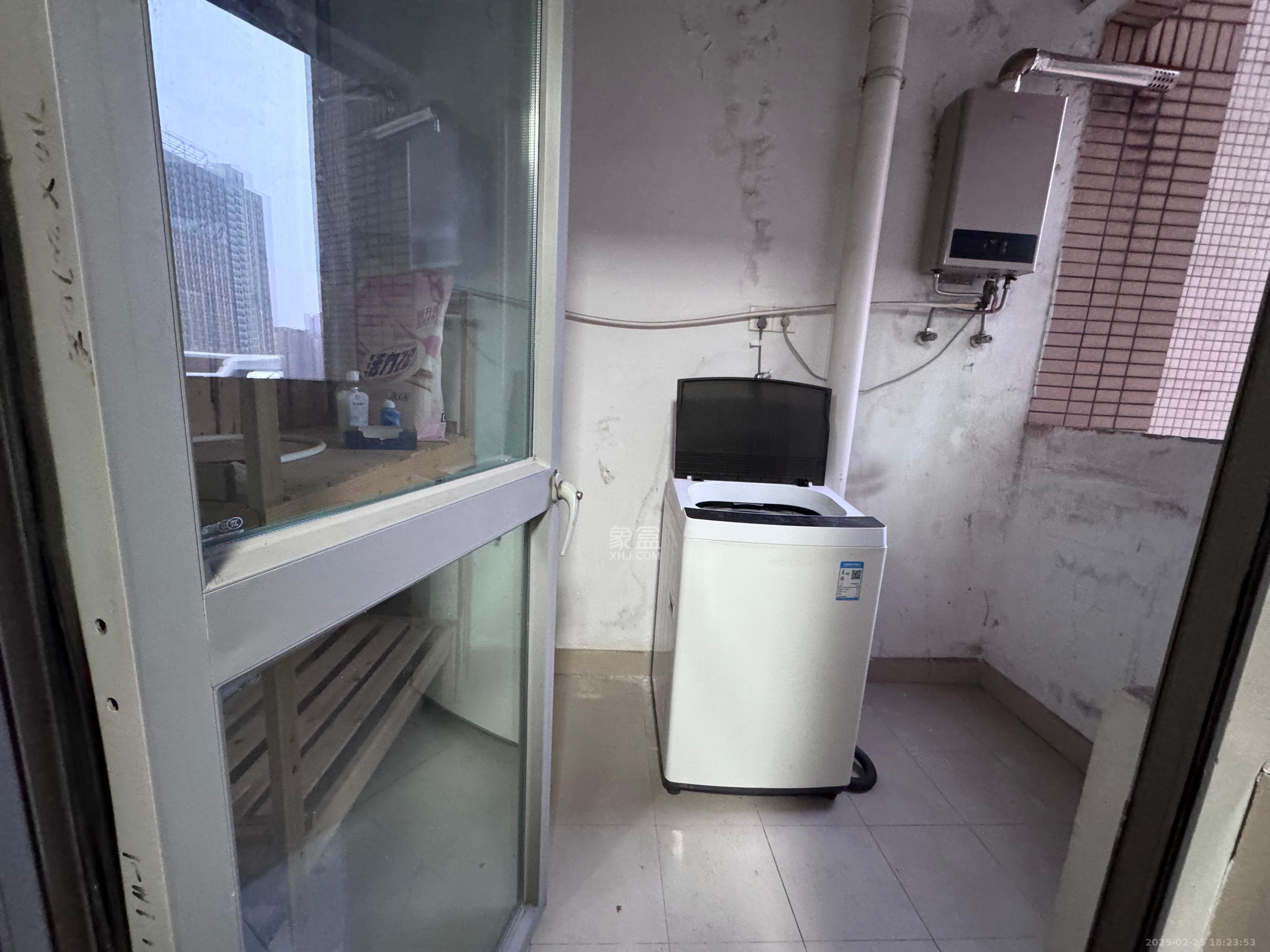 新城新世界一二三期  2室2厅1卫   2200.00元/月室内图