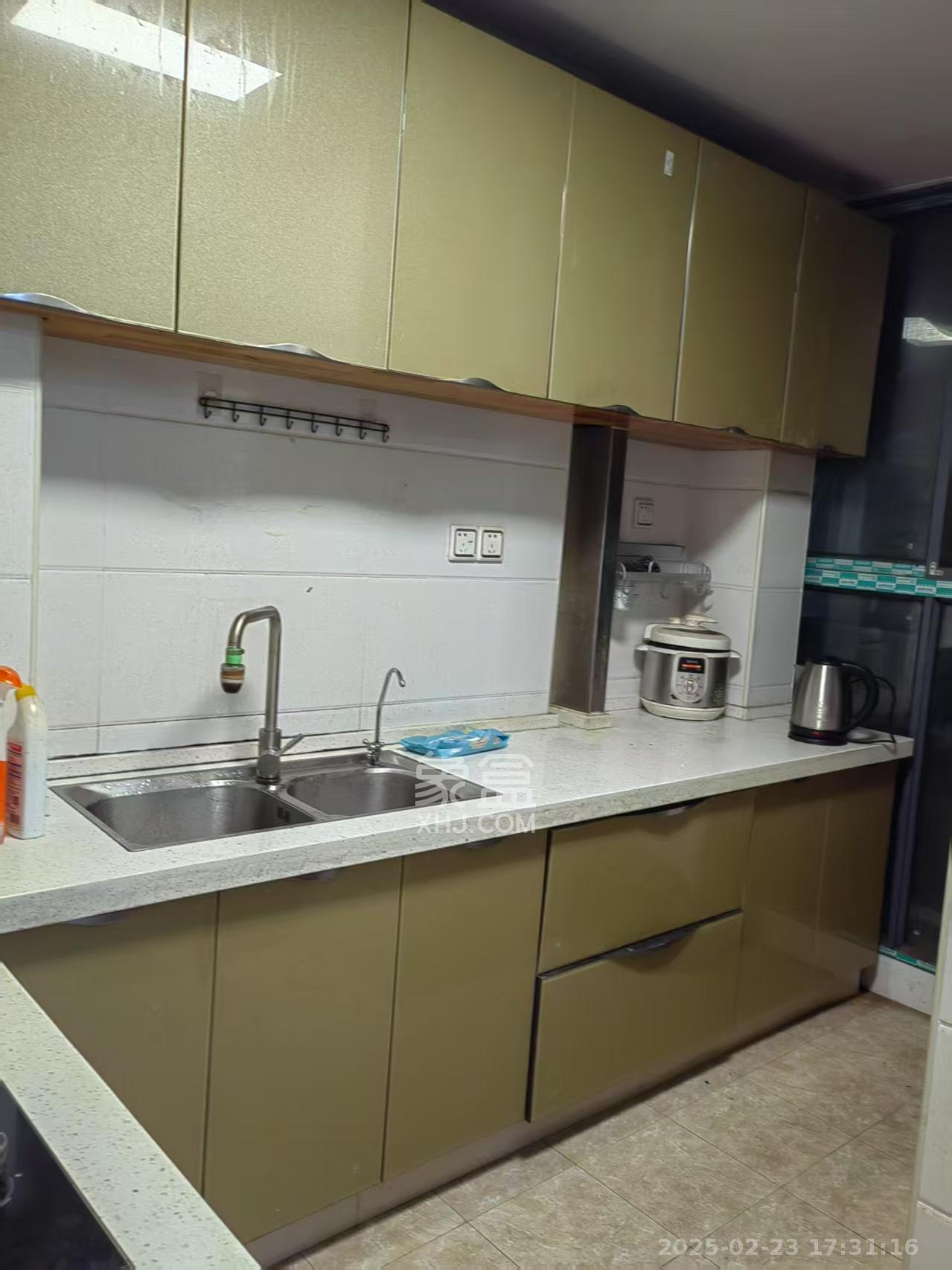 标志浪漫满屋（枫景公寓）  2室2厅1卫   2300.00元/月室内图