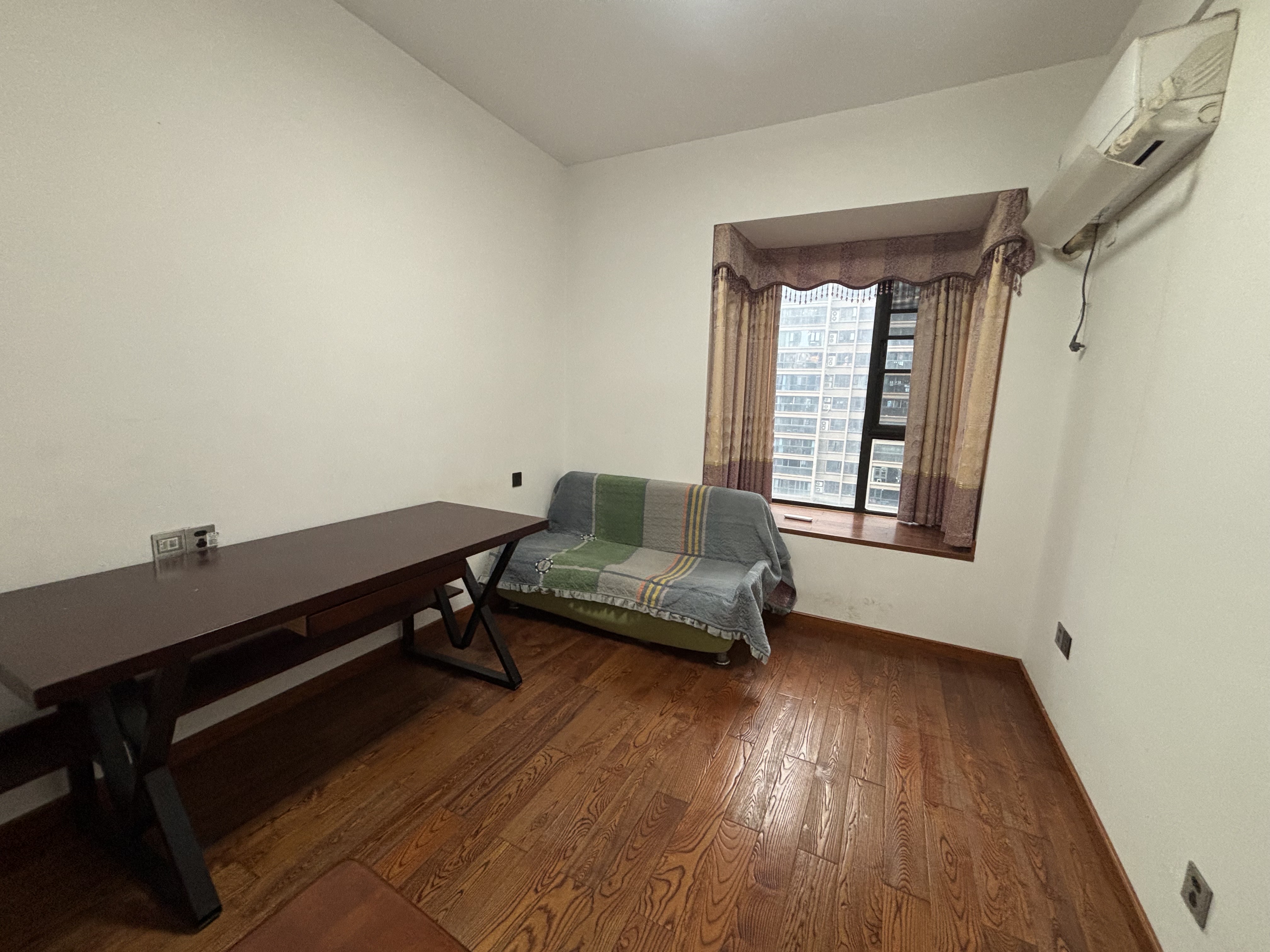 湾田家园  3室0厅0卫    1600.0元/月 湾田家园  3室0厅0卫    1600.0元/月室内图