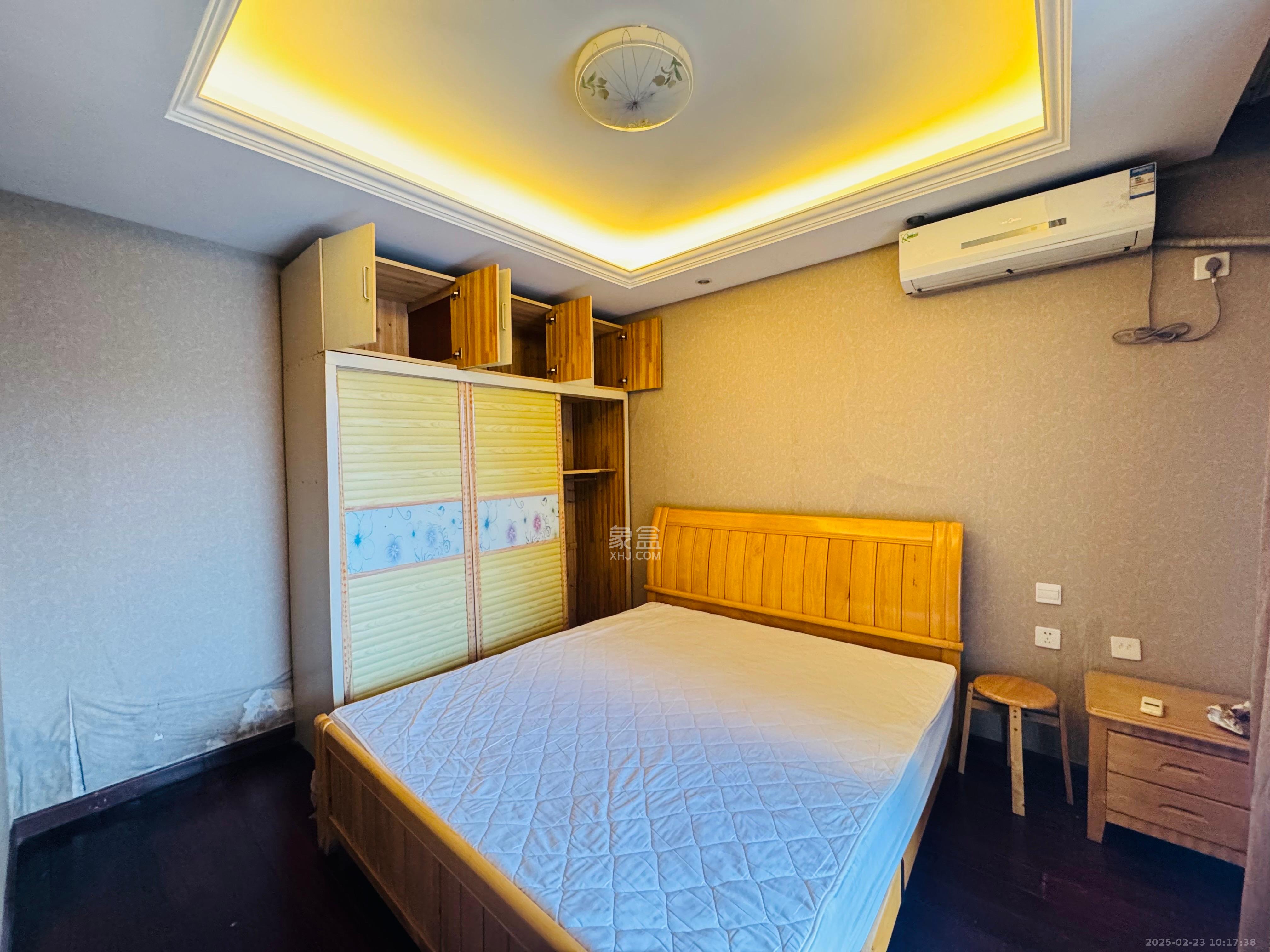郡原居里  1室1厅1卫    1400.0元/月室内图