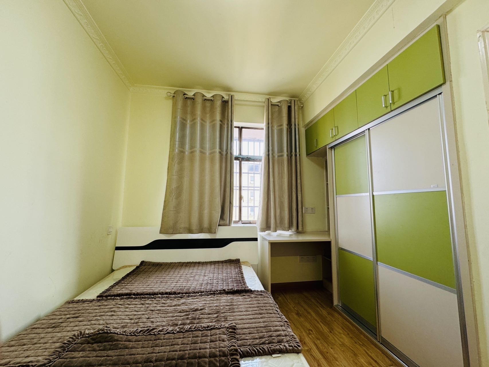 新外滩 2室2厅1卫 49.8万 新外滩 2室2厅1卫 49.8万客厅