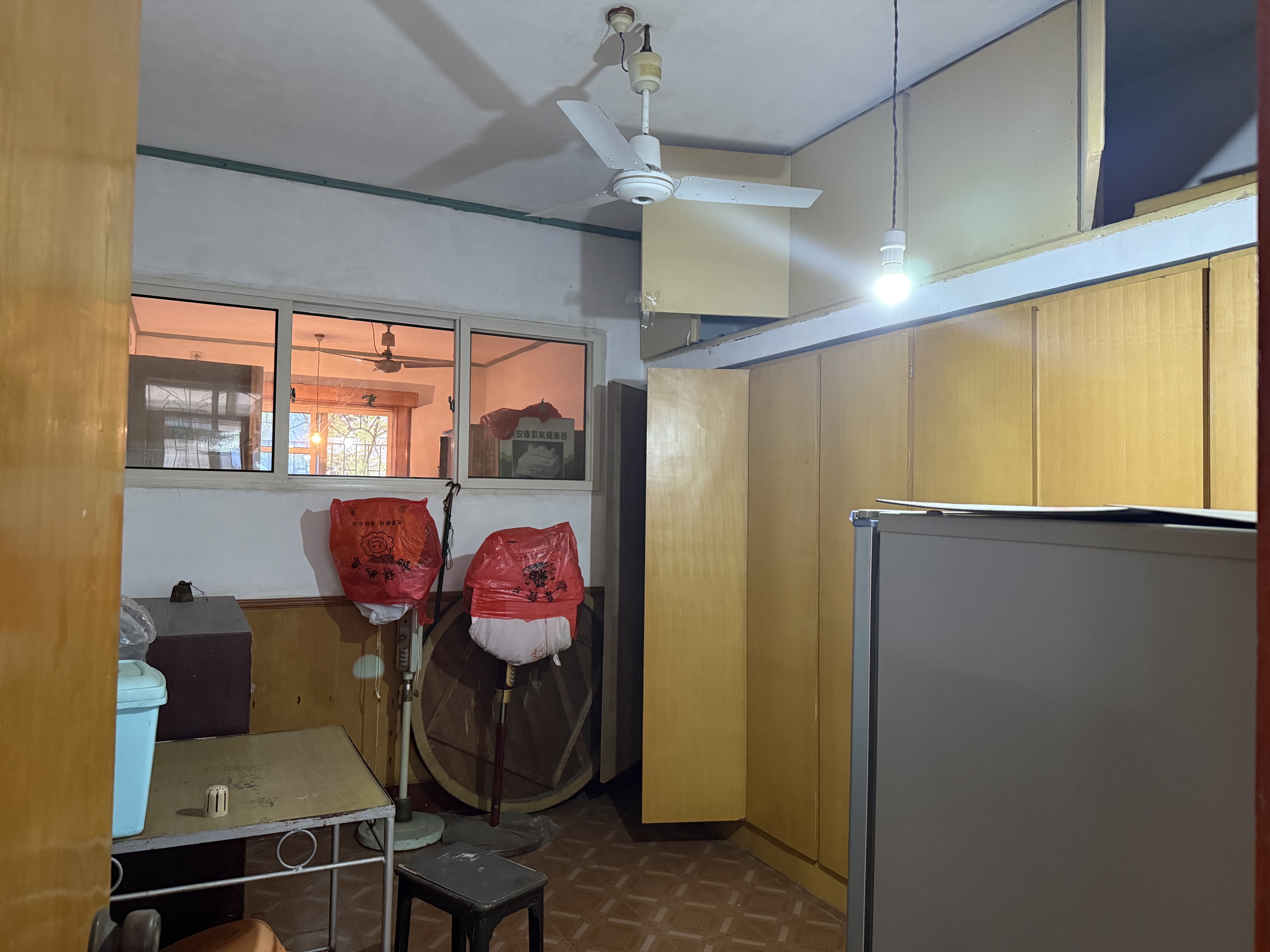 市发改委(二院)家属楼 3室2厅1卫 32.8万 市发改委(二院)家属楼 3室2厅1卫 32.8万客厅