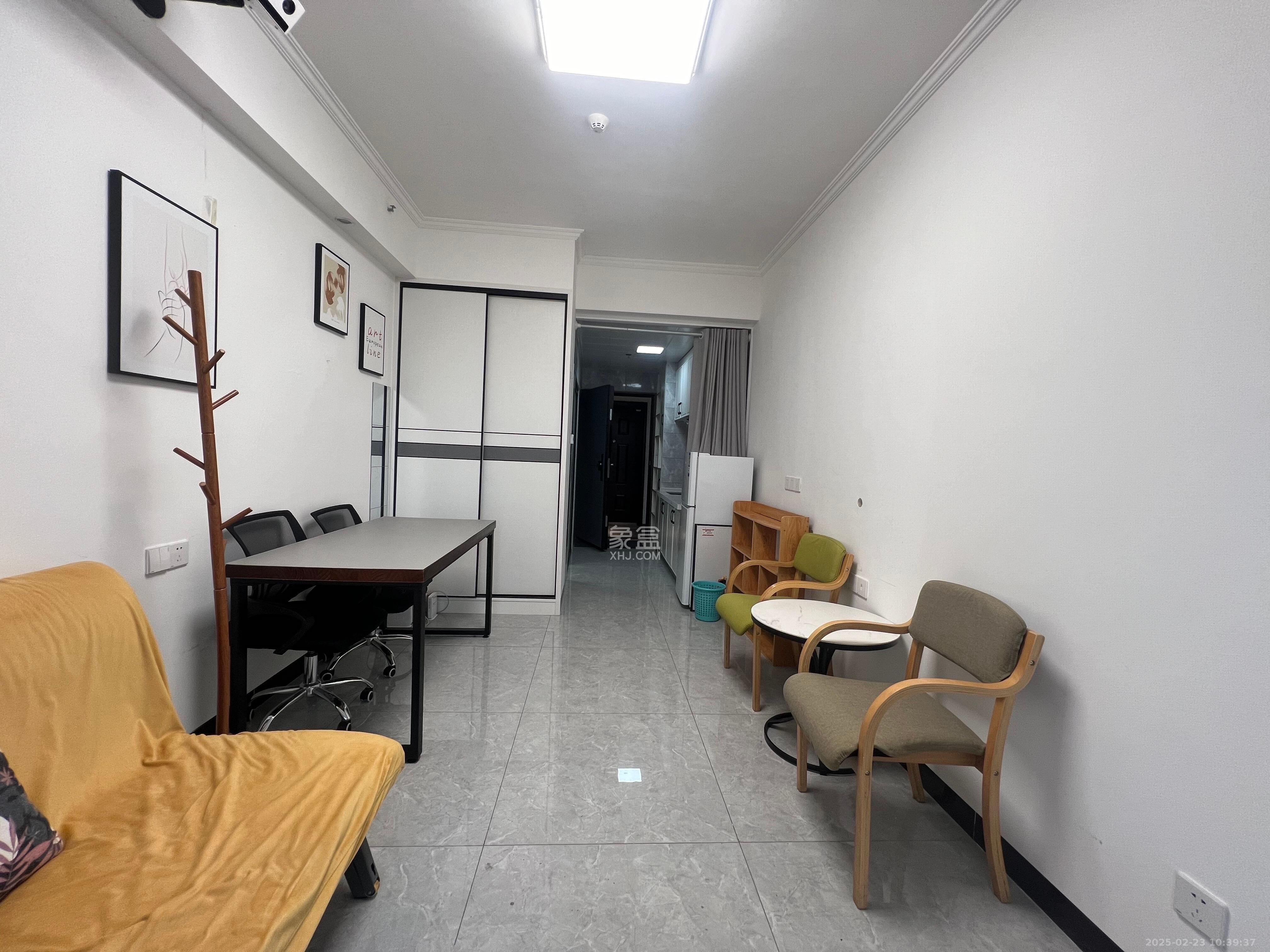 保利麓谷林语I区  1室1厅1卫    1600.0元/月室内图