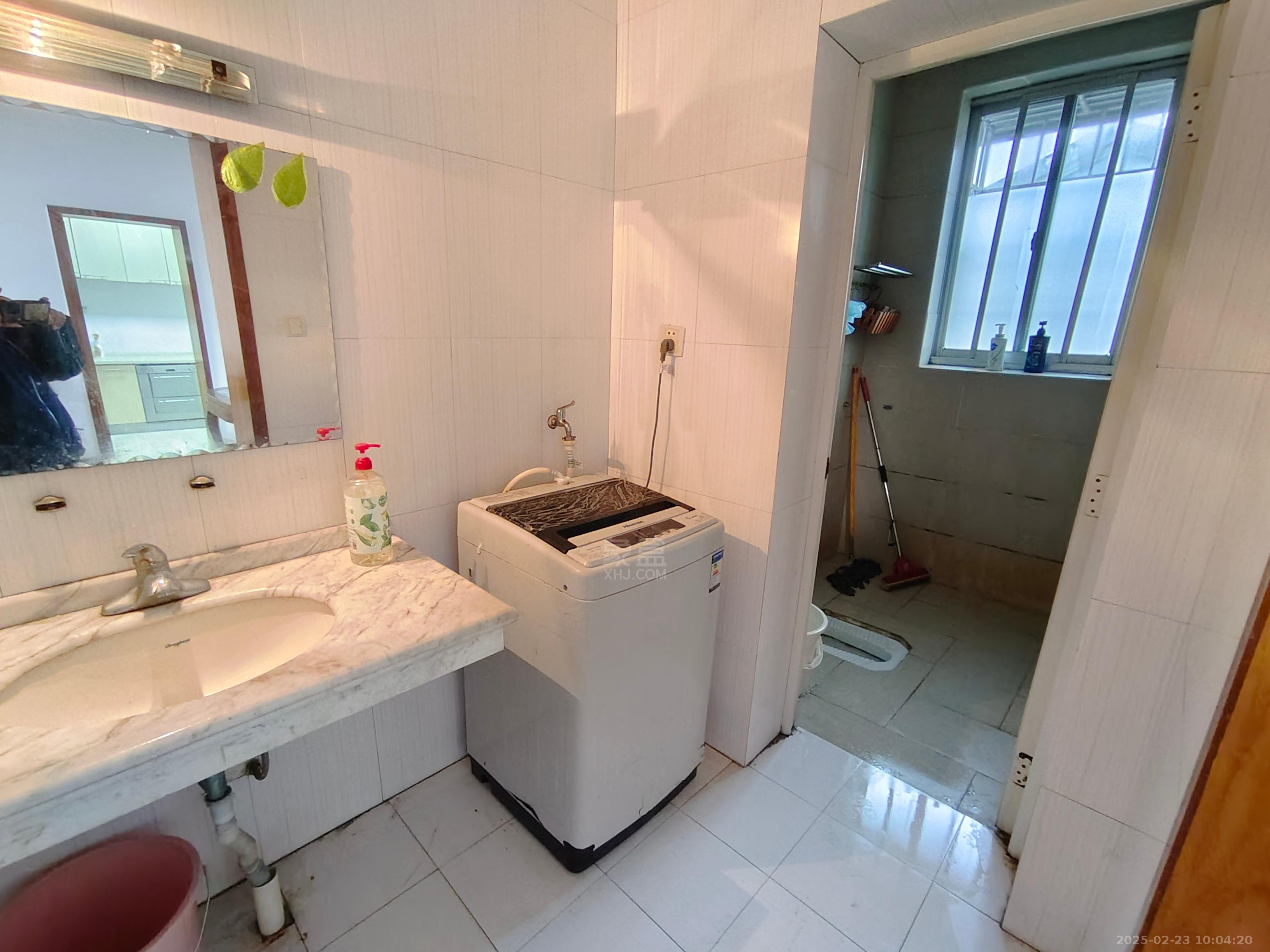 嵩源小区 5室2厅2卫 1800.0元/月 嵩源小区 5室2厅2卫 1800.0元/月室内图