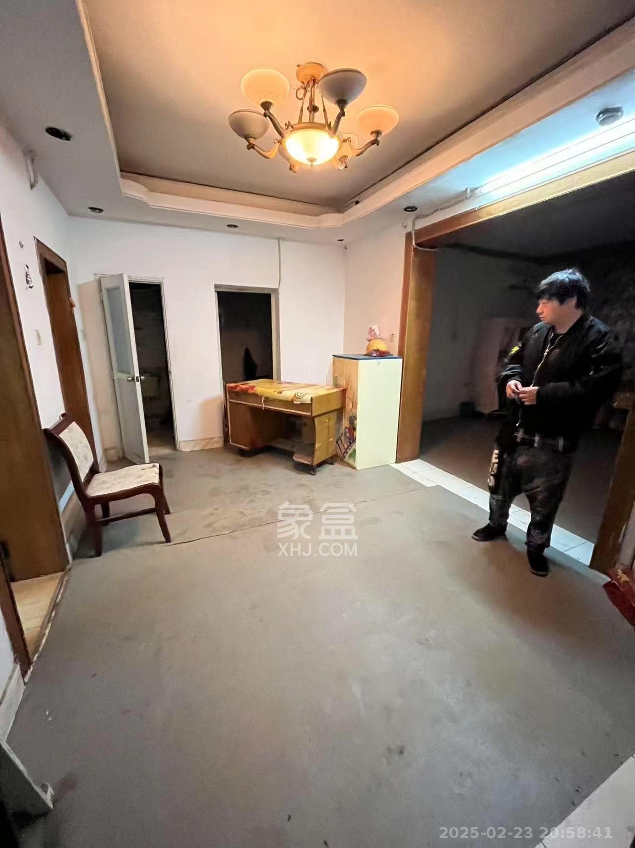 燕山街社区 2室1厅1卫 2100.0元/月 燕山街社区 2室1厅1卫 2100.0元/月室内图