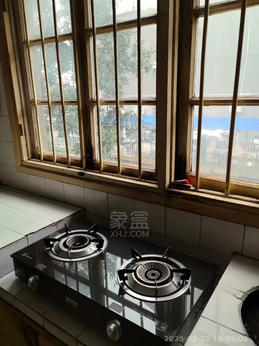 凿石社区居民委员会 1室0厅0卫 1300.0元/月 凿石社区居民委员会 1室0厅0卫 1300.0元/月室内图