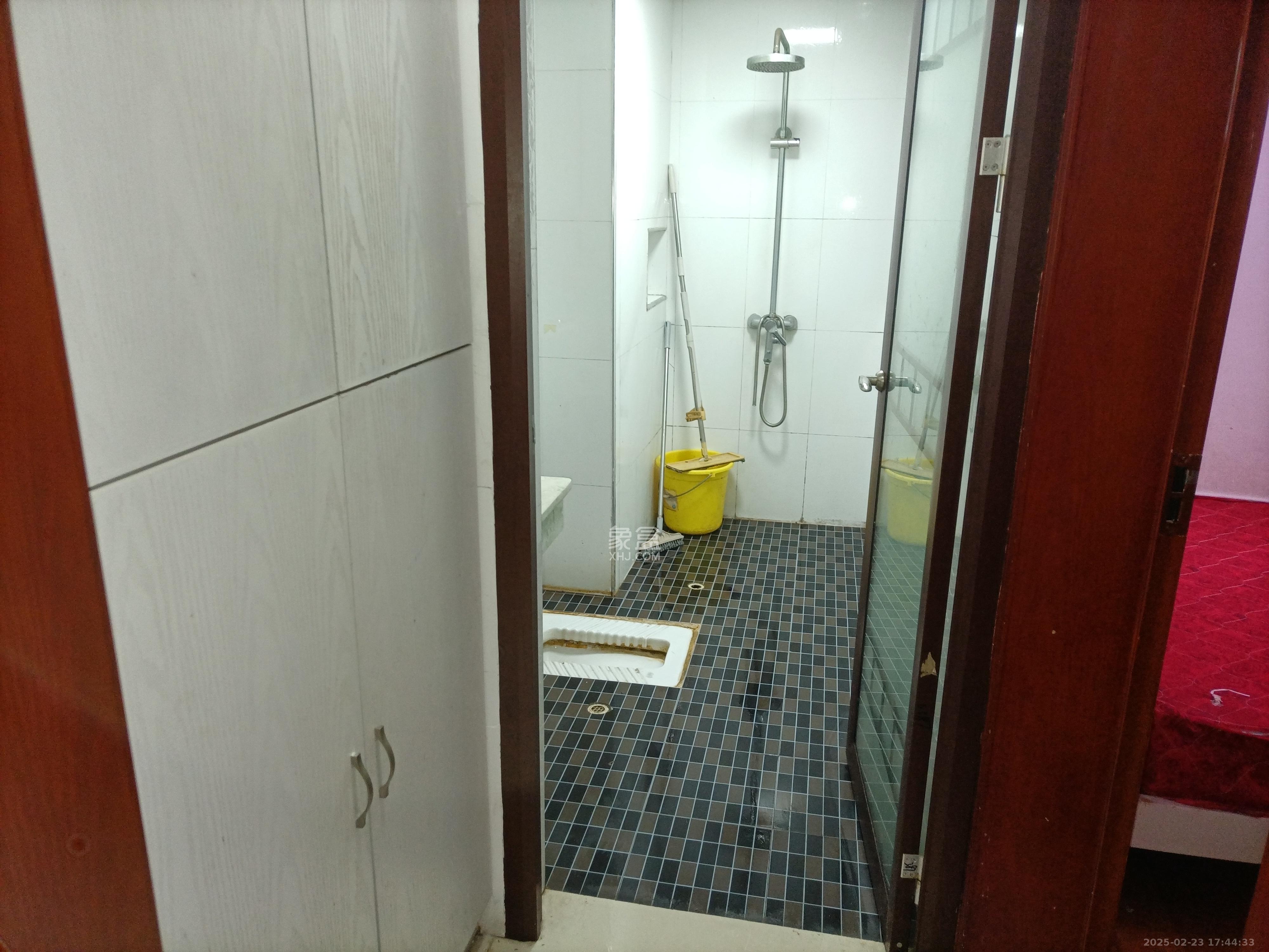 水岸世景  3室2厅1卫   1600.00元/月室内图