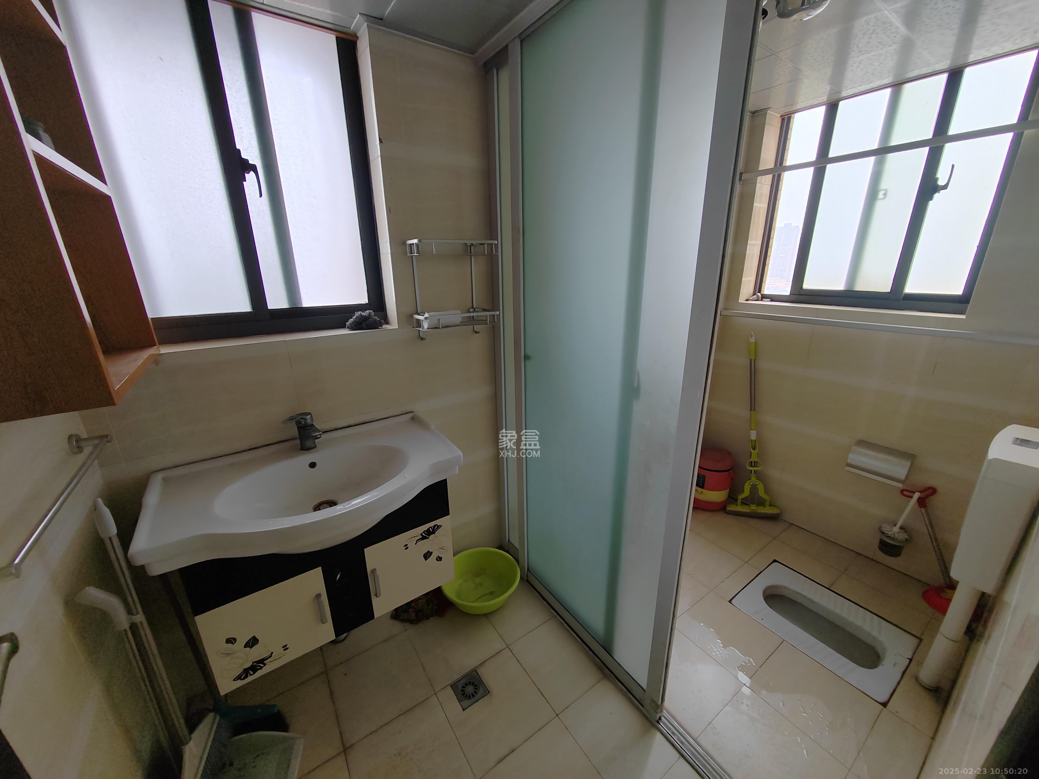 鑫天御景湾 2室2厅1卫 2400.0元/月 鑫天御景湾 2室2厅1卫 2400.0元/月室内图