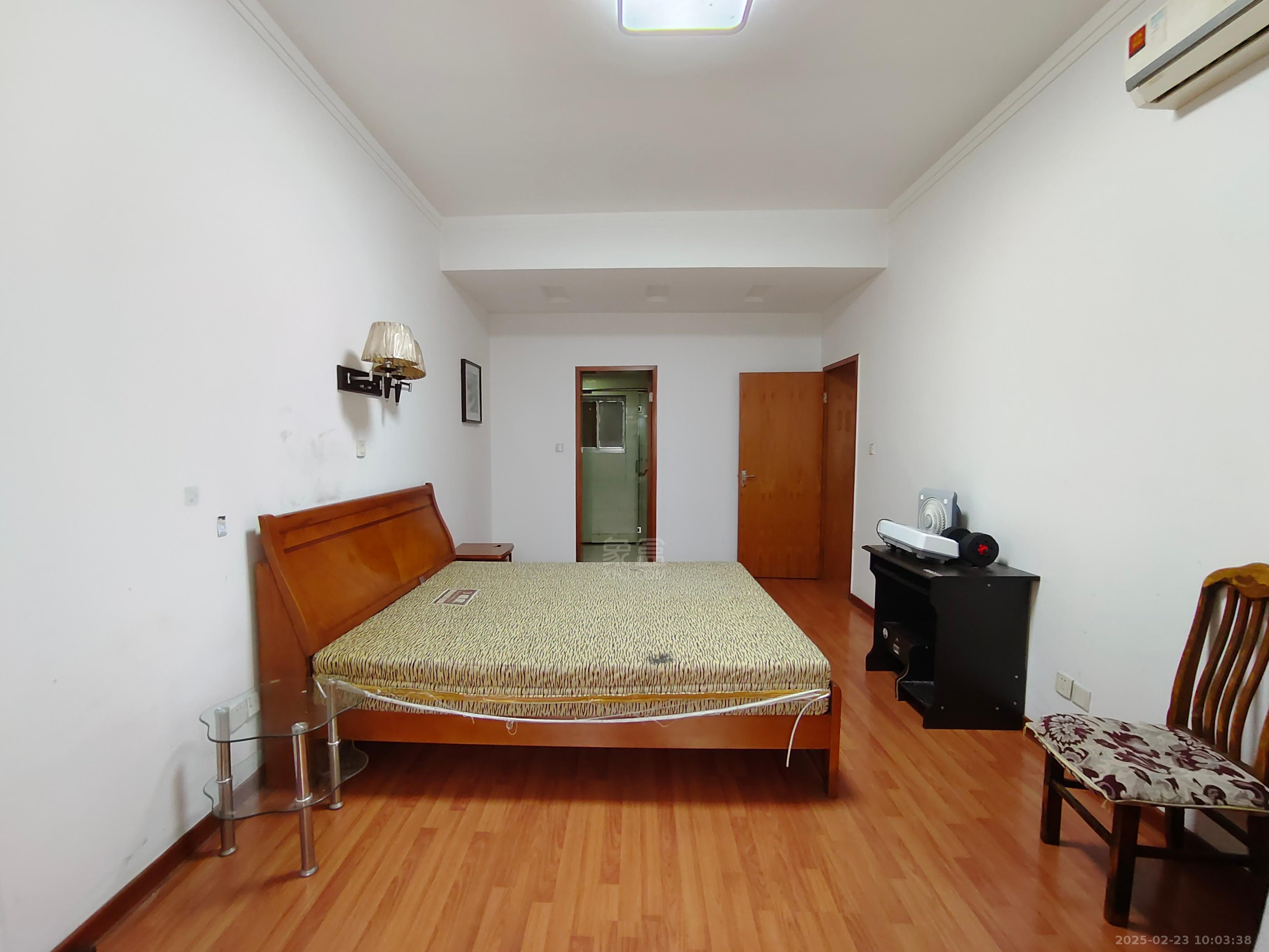 嵩源小区 5室2厅2卫 1800.0元/月 嵩源小区 5室2厅2卫 1800.0元/月室内图