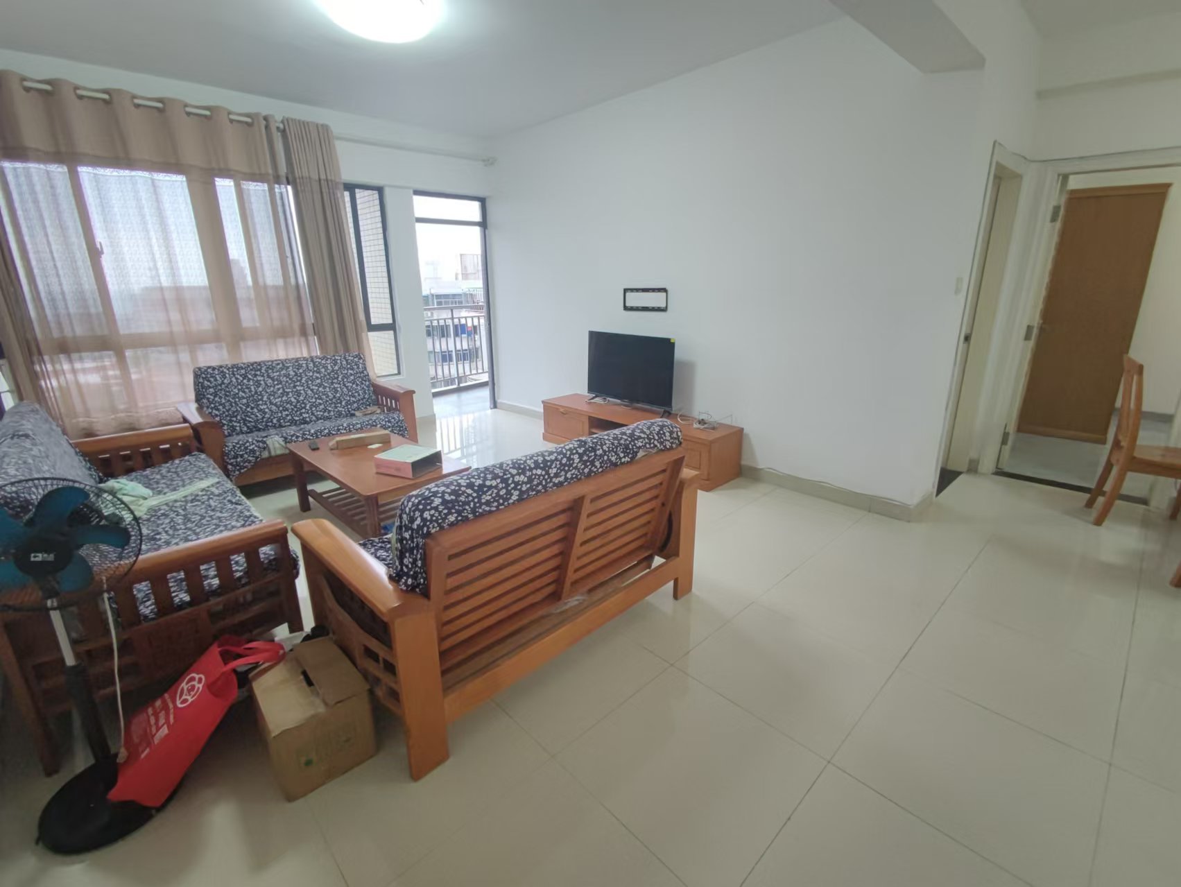 秀山观海苑  2室2厅1卫    130.0万 秀山观海苑  2室2厅1卫    130.0万室内图