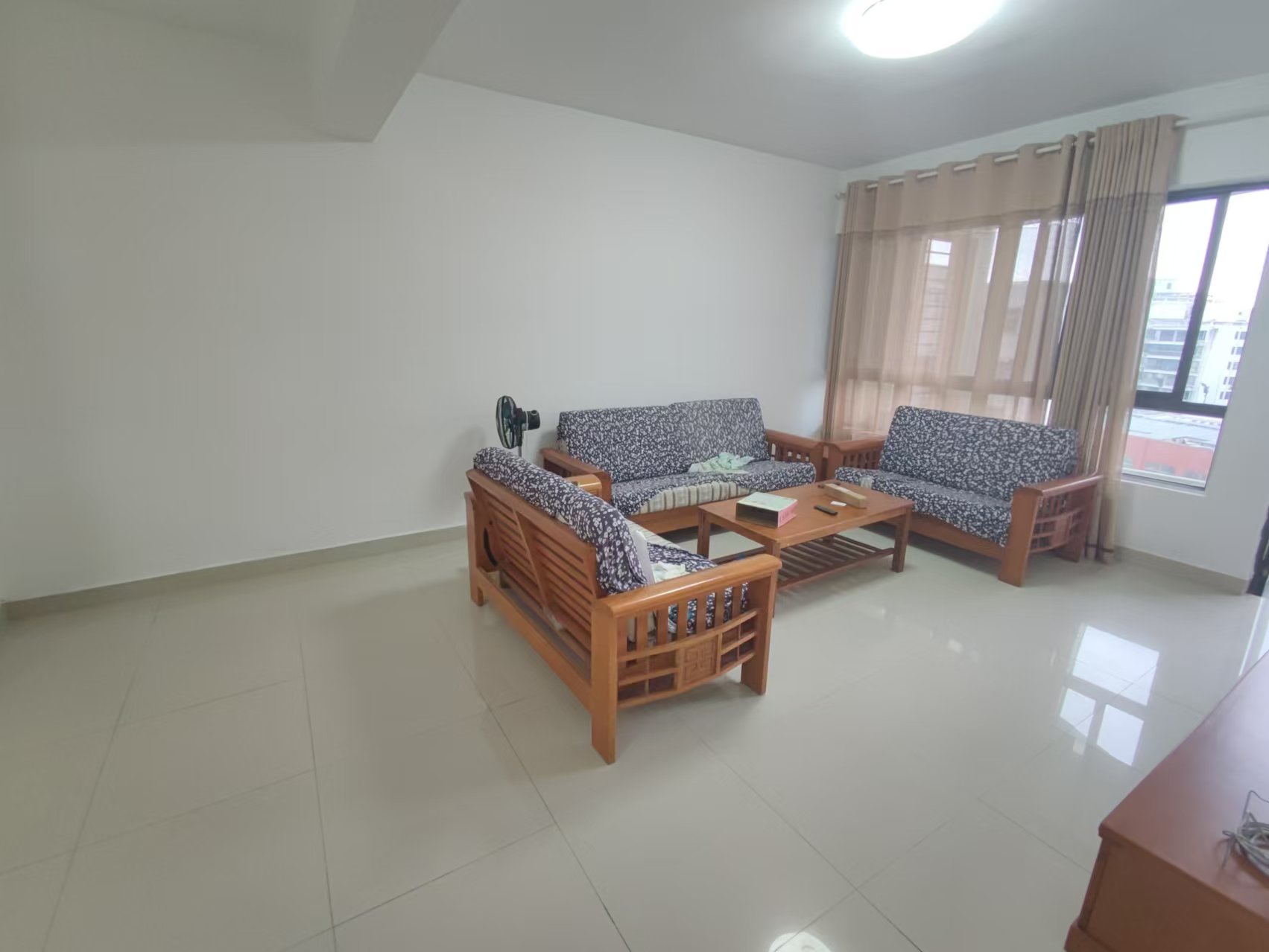 秀山观海苑  2室2厅1卫    130.0万 秀山观海苑  2室2厅1卫    130.0万室内图