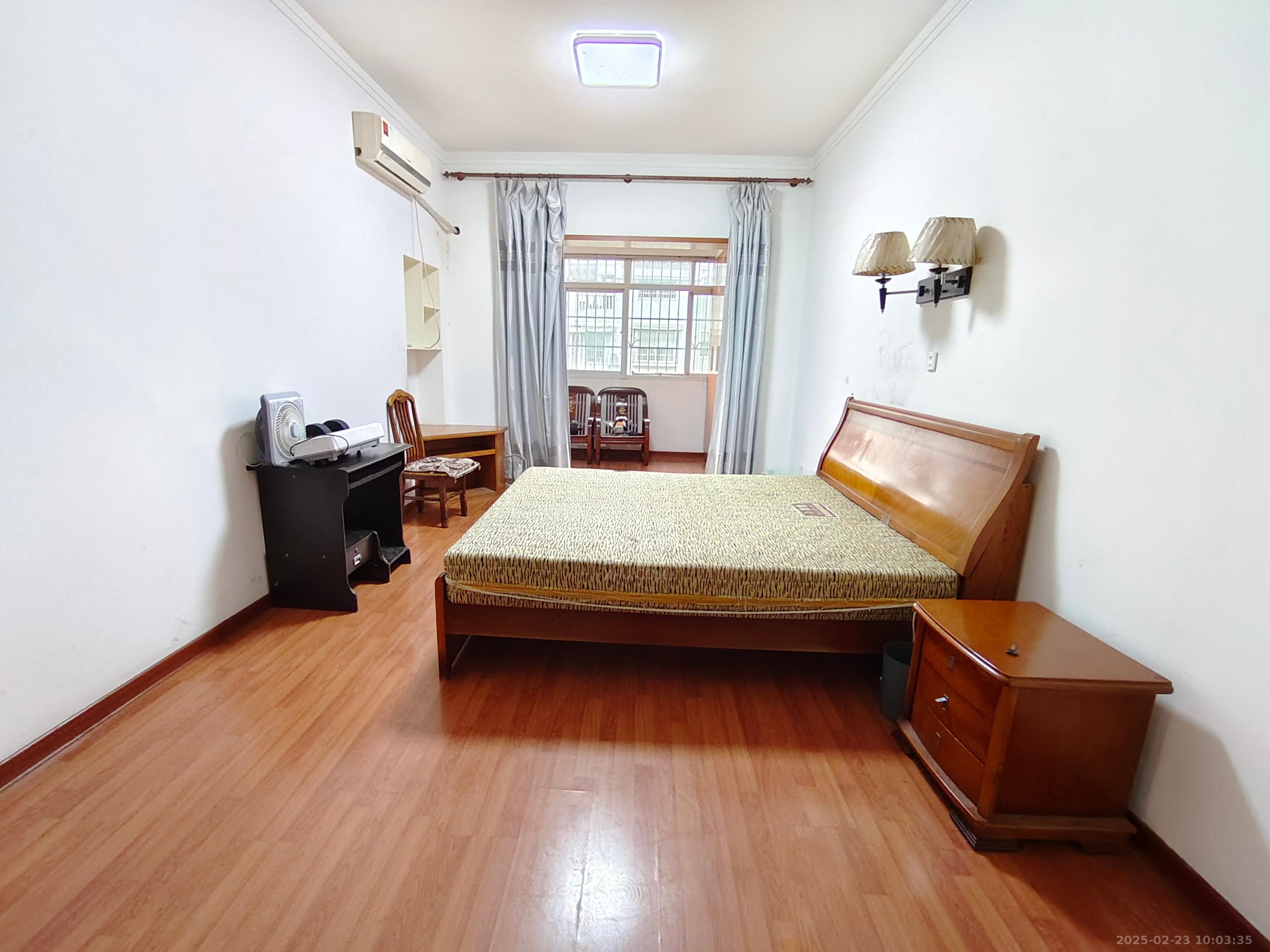 嵩源小区 5室2厅2卫 1800.0元/月 嵩源小区 5室2厅2卫 1800.0元/月室内图