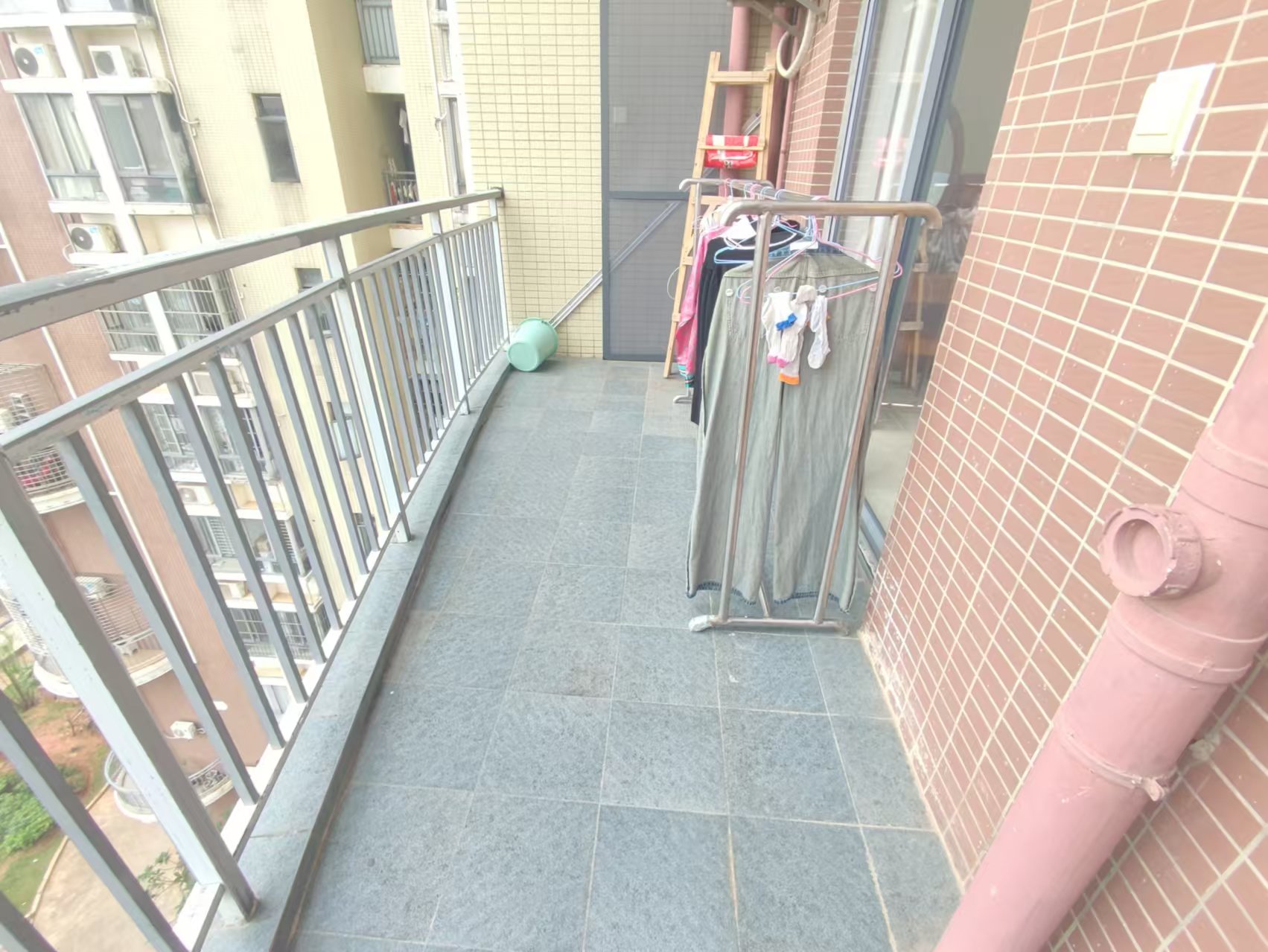 秀山观海苑  2室2厅1卫    130.0万 秀山观海苑  2室2厅1卫    130.0万室内图