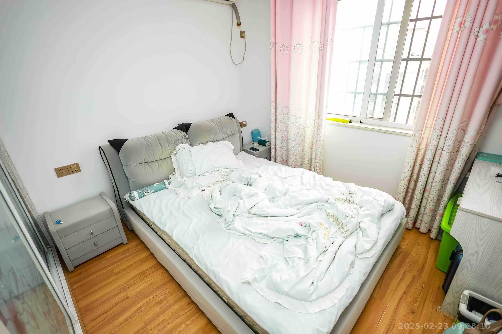 天麓尚层  4室2厅2卫    2700.0元/月室内图