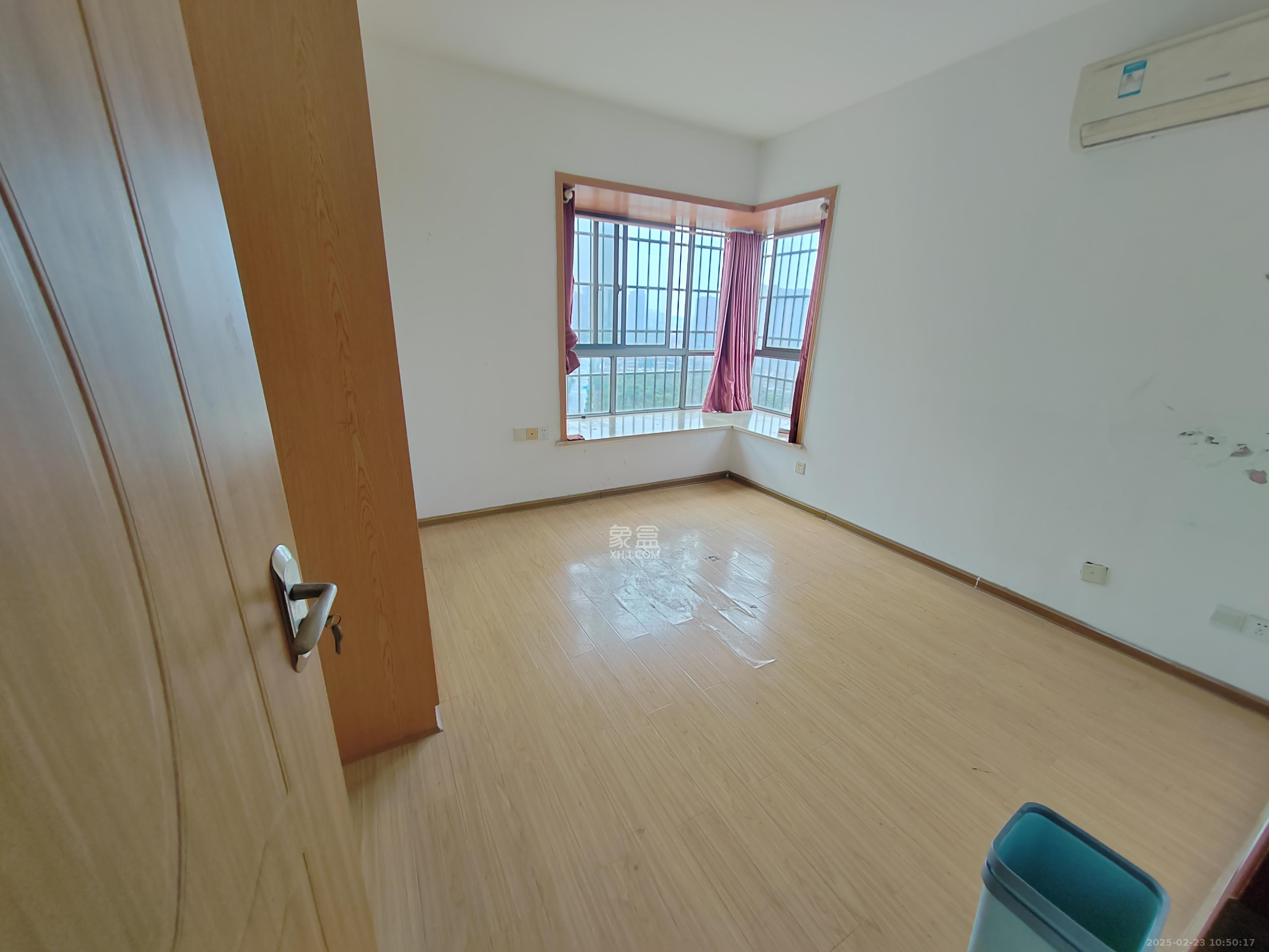 鑫天御景湾 2室2厅1卫 2400.0元/月 鑫天御景湾 2室2厅1卫 2400.0元/月室内图