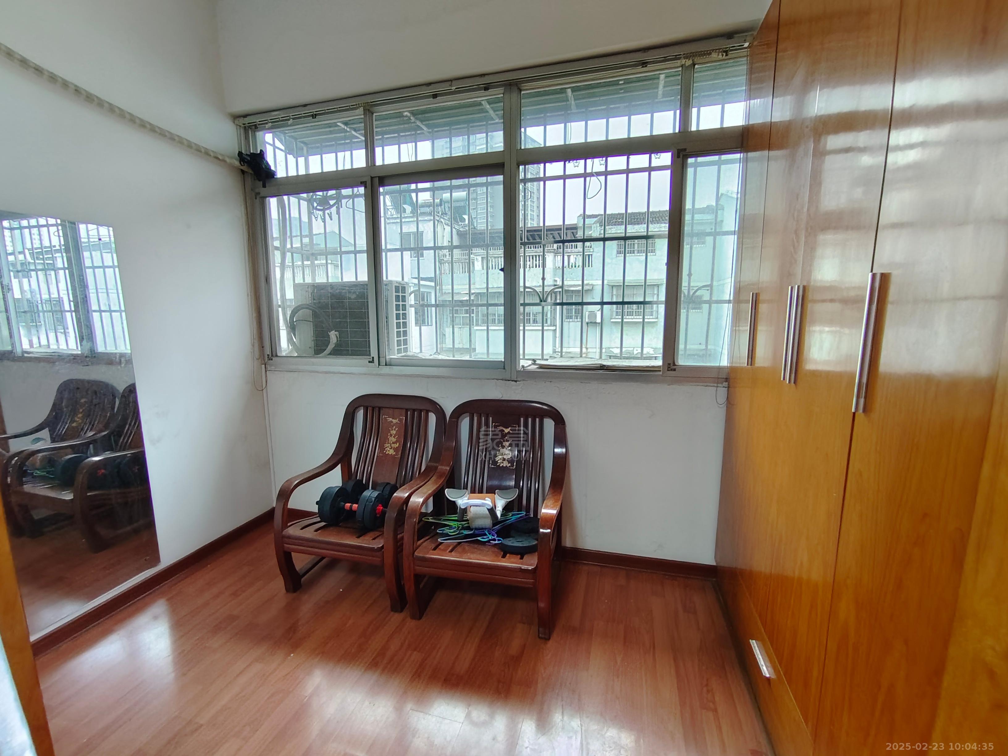 嵩源小区 5室2厅2卫 1800.0元/月 嵩源小区 5室2厅2卫 1800.0元/月室内图