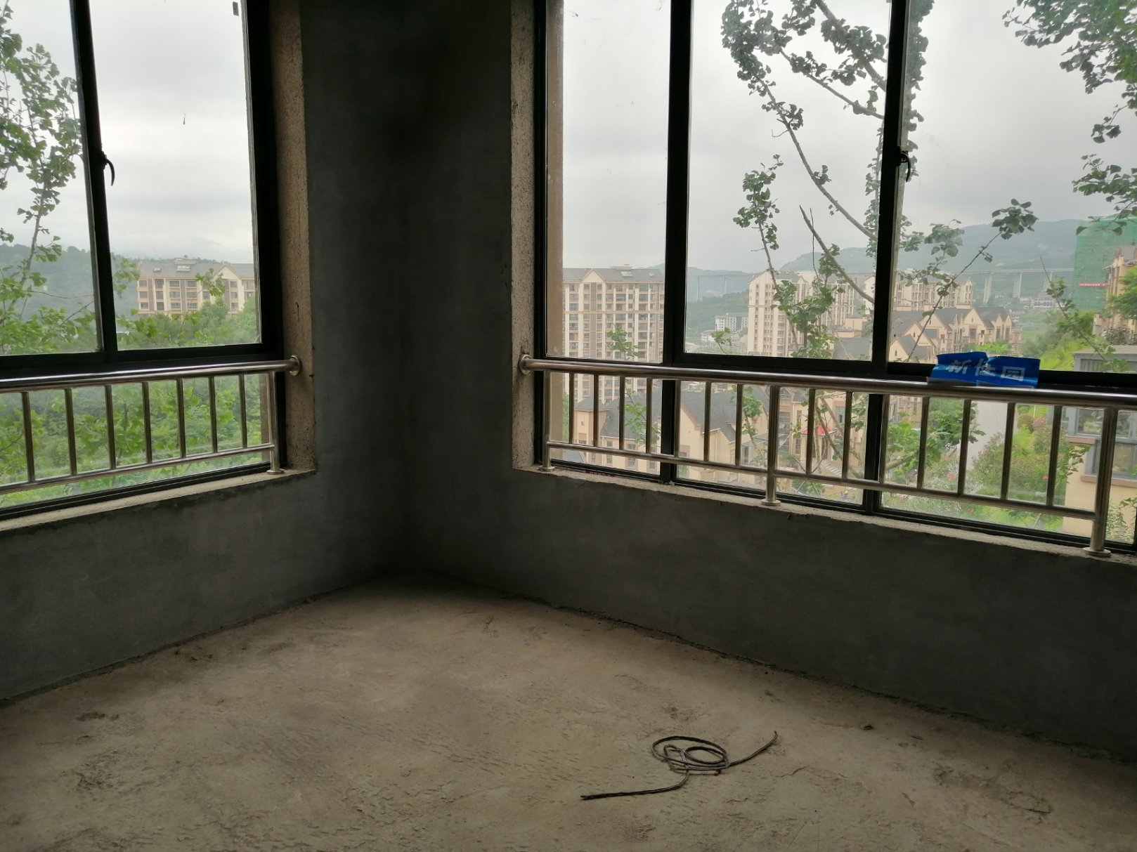 天门壹号  4室2厅2卫    118.0万 天门壹号  4室2厅2卫    118.0万客厅