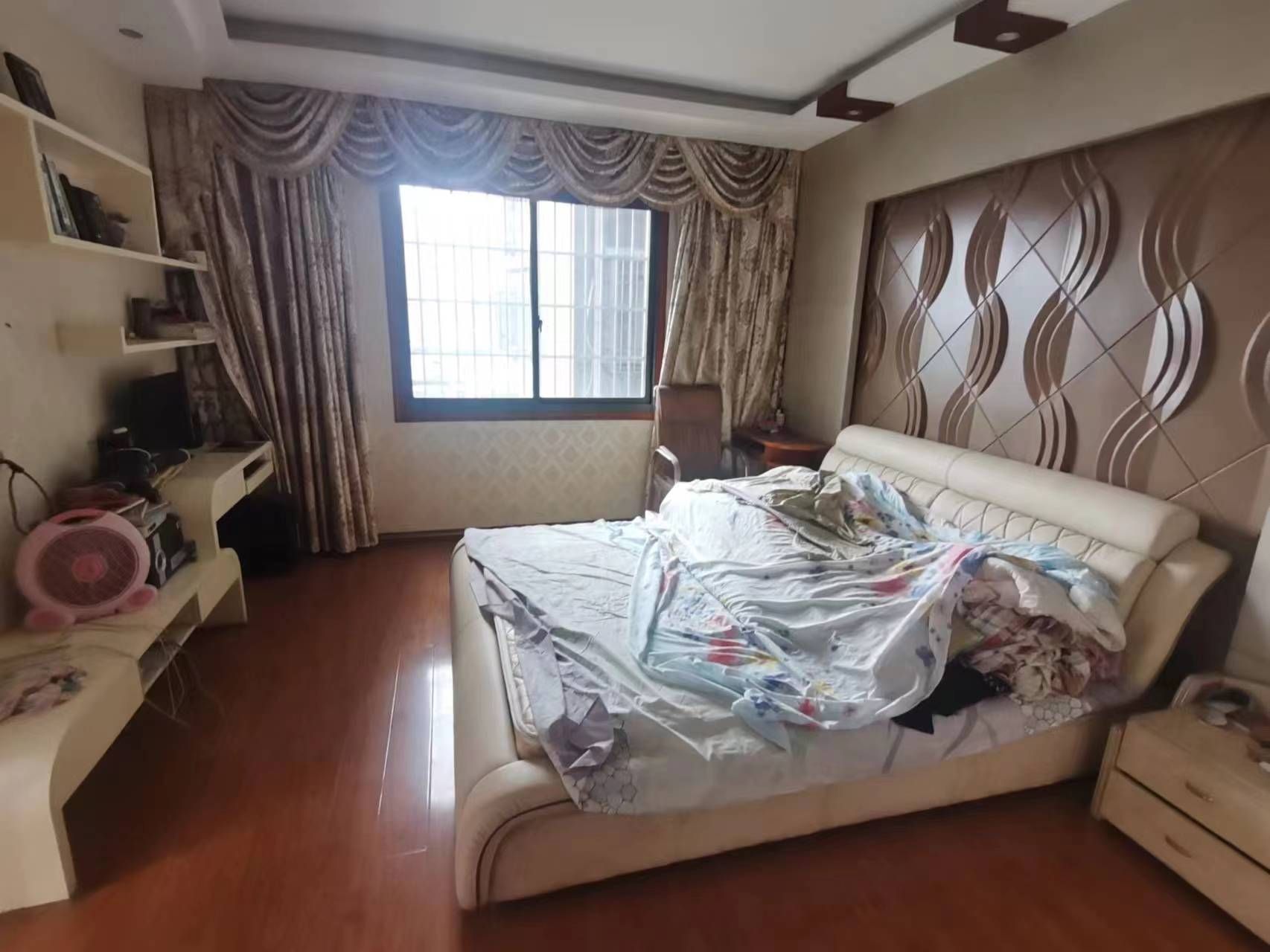 蒸湘世纪城 4室2厅2卫 2000.00元/月 蒸湘世纪城 4室2厅2卫 2000.00元/月室内图