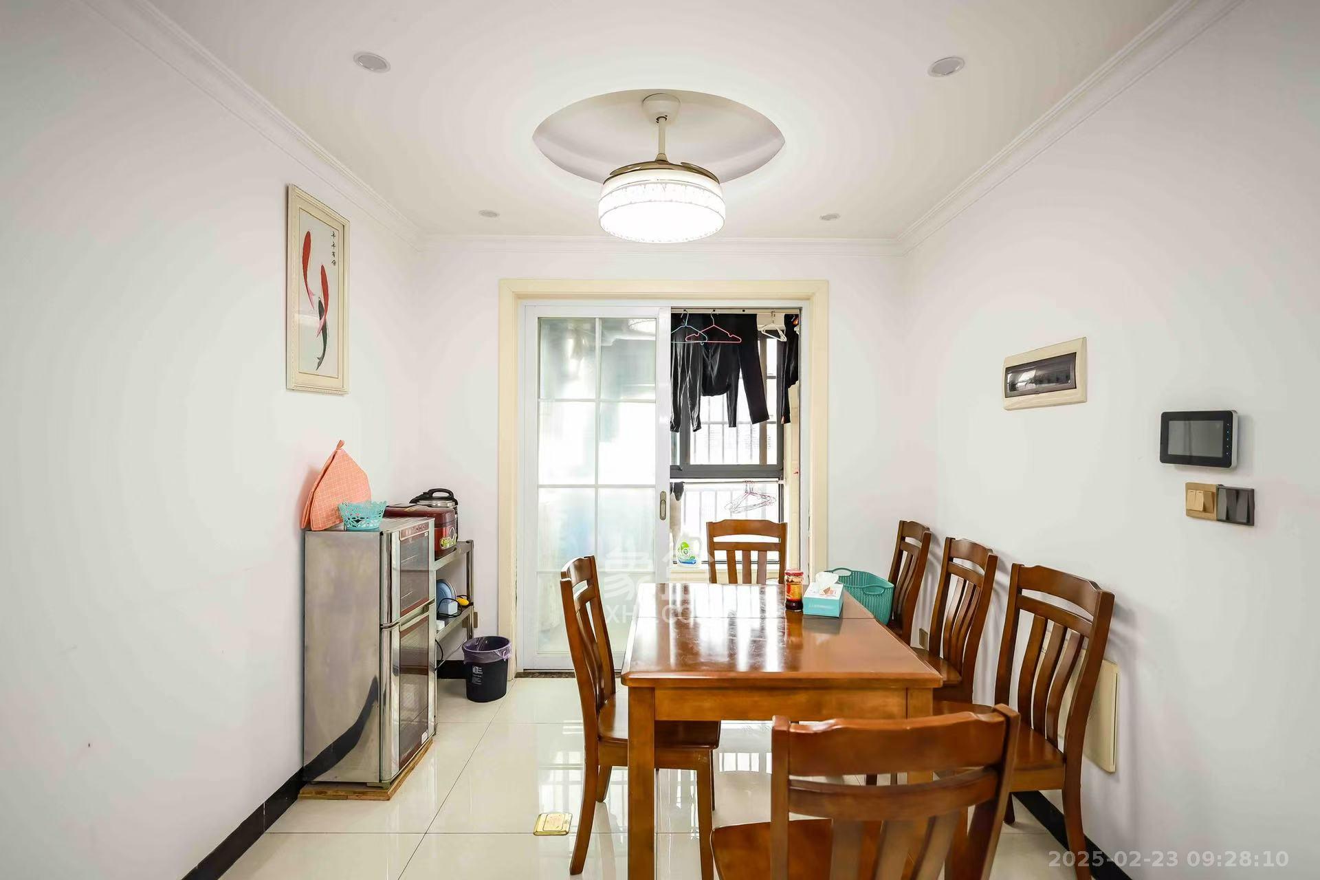 天麓尚层  4室2厅2卫    2700.0元/月室内图