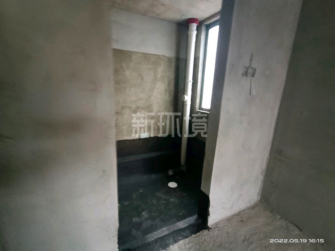 东岳新外滩  3室2厅2卫   73.80万客厅