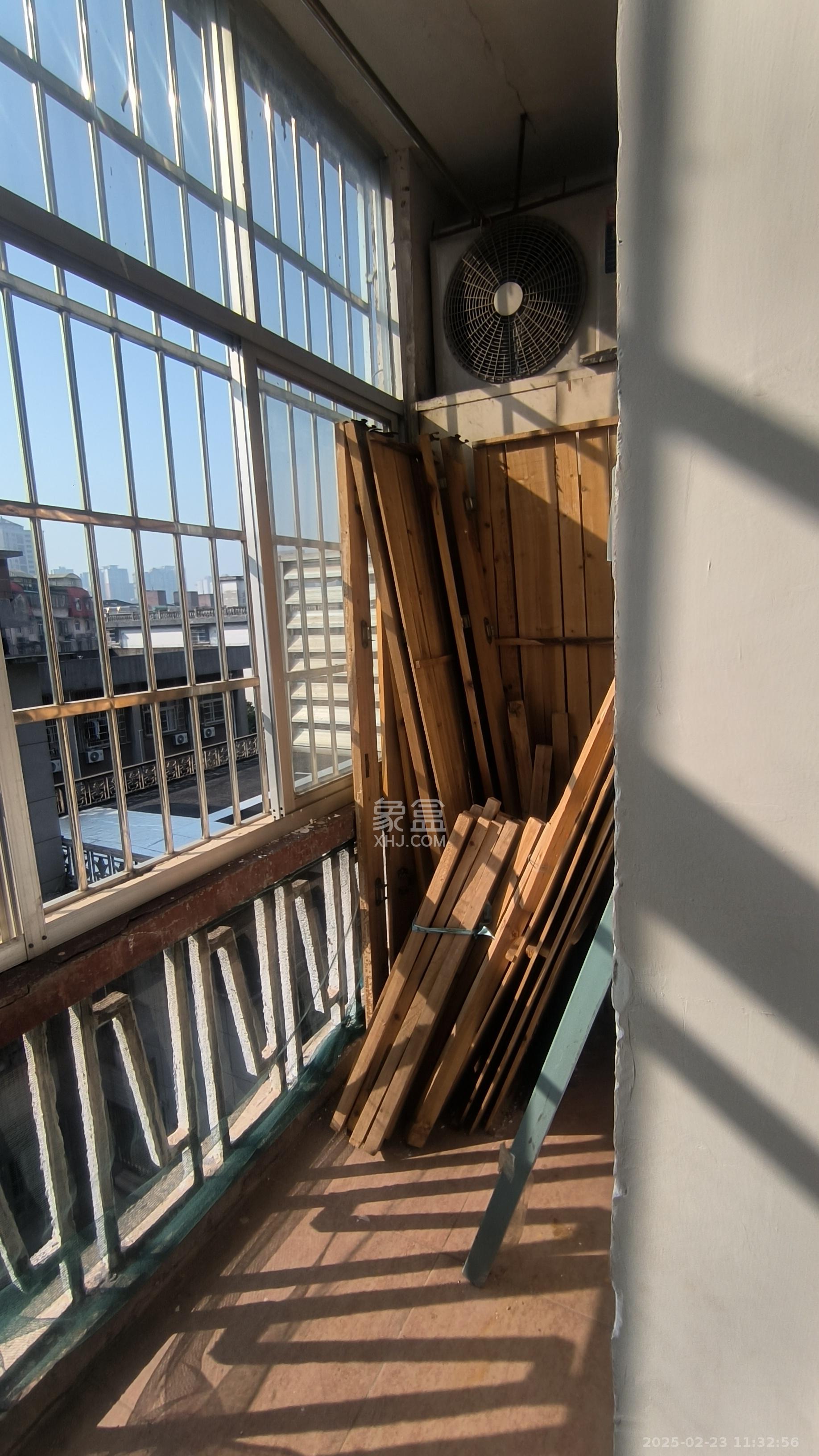 韶山路散盘  4室1厅1卫   1700.00元/月室内图