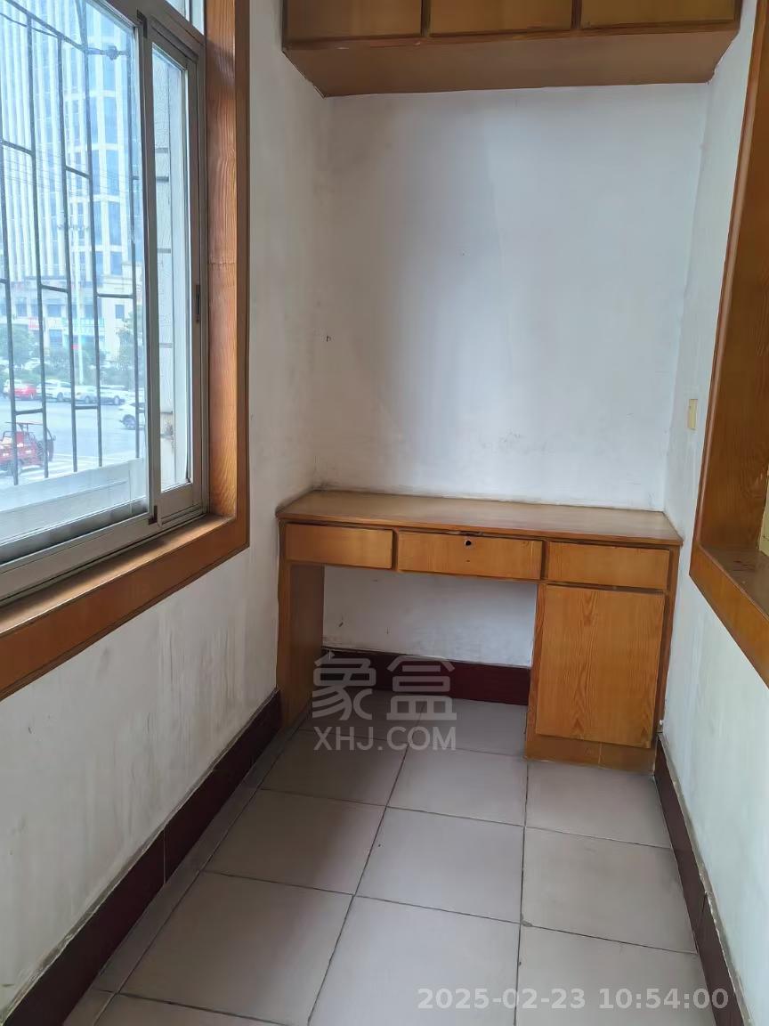 凿石社区居民委员会 1室0厅0卫 1300.0元/月 凿石社区居民委员会 1室0厅0卫 1300.0元/月室内图