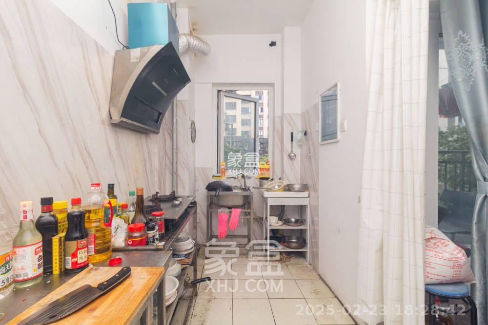 金科天悦(金科美邻汇) 4室2厅2卫 2200.0元/月 金科天悦(金科美邻汇) 4室2厅2卫 2200.0元/月室内图