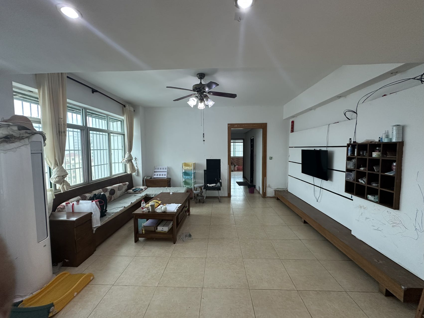 众和公寓  4室2厅2卫    160.0万 众和公寓  4室2厅2卫    160.0万室内图