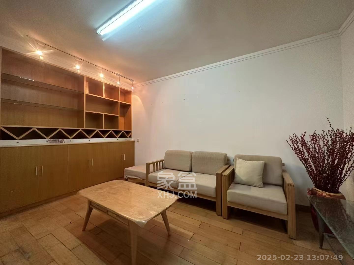 鸿运花苑  3室1厅1卫    2000.0元/月 鸿运花苑  3室1厅1卫    2000.0元/月