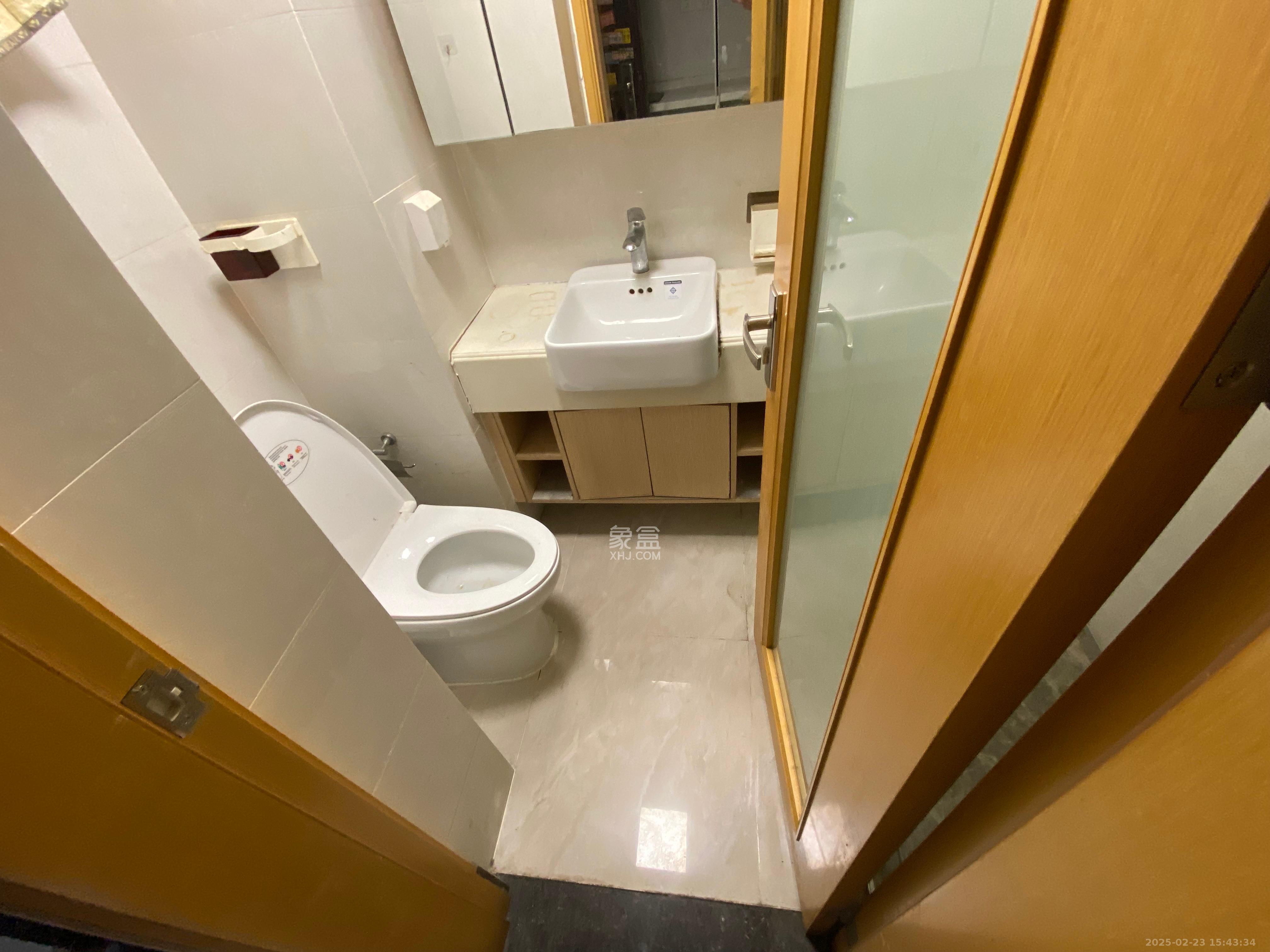 中海国际二期  1室1厅1卫    1300.0元/月 中海国际二期  1室1厅1卫    1300.0元/月室内图