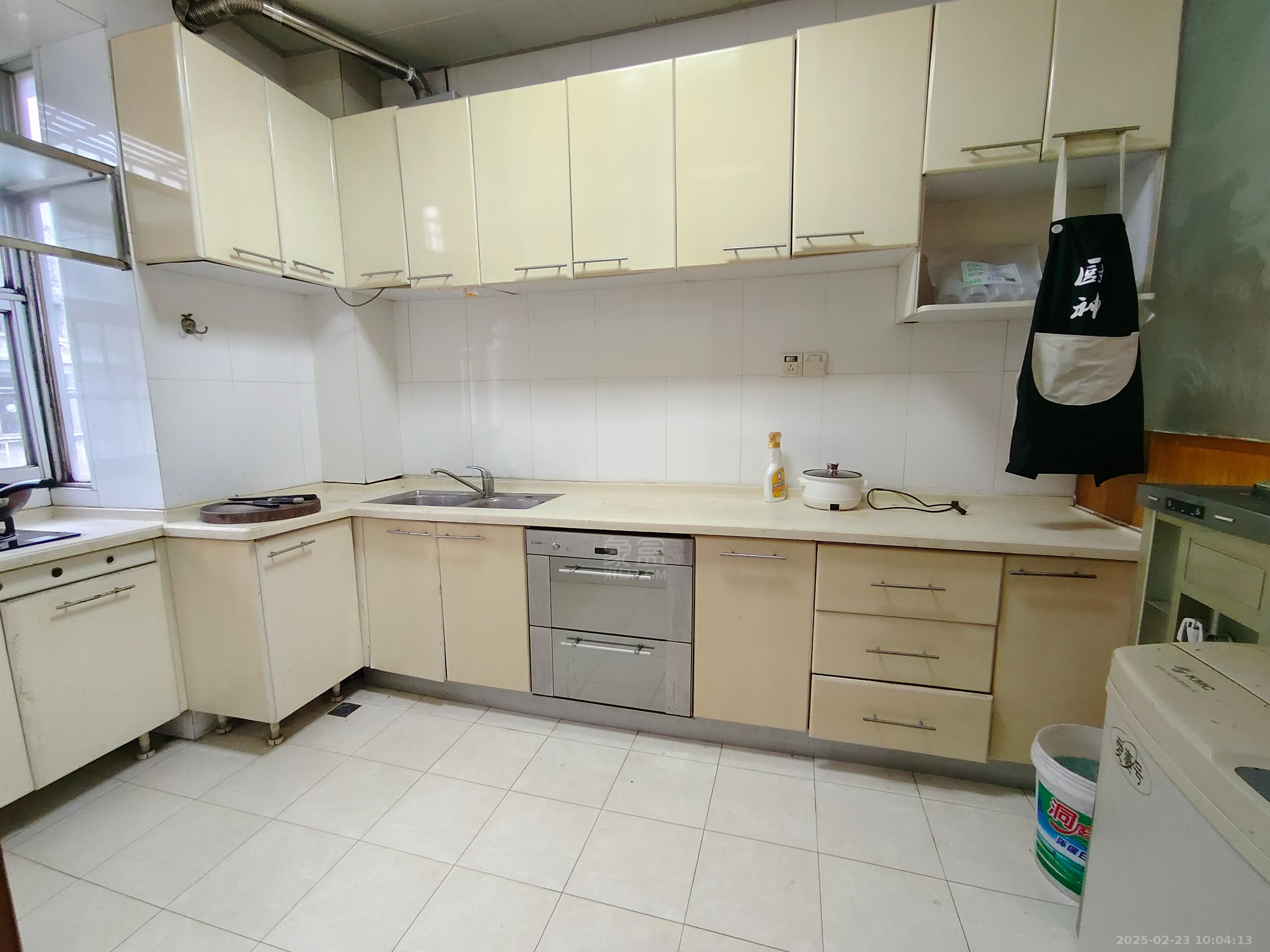 嵩源小区 5室2厅2卫 1800.0元/月 嵩源小区 5室2厅2卫 1800.0元/月室内图