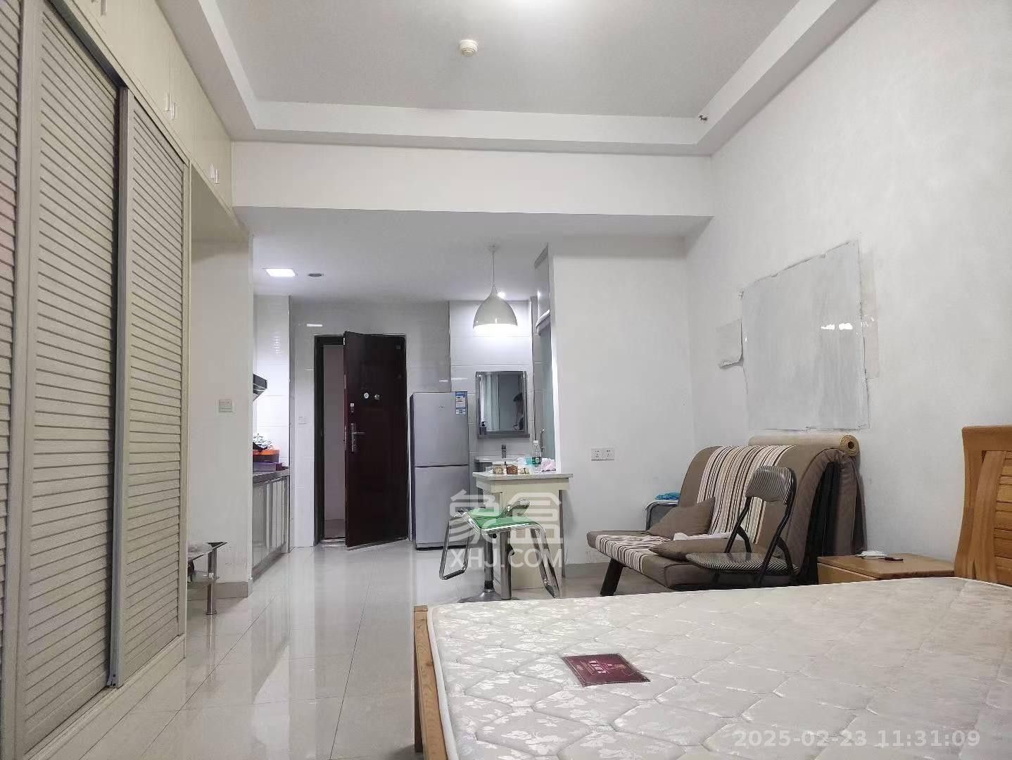 金茂梅溪湖  1室1厅1卫    1650.0元/月 金茂梅溪湖  1室1厅1卫    1650.0元/月